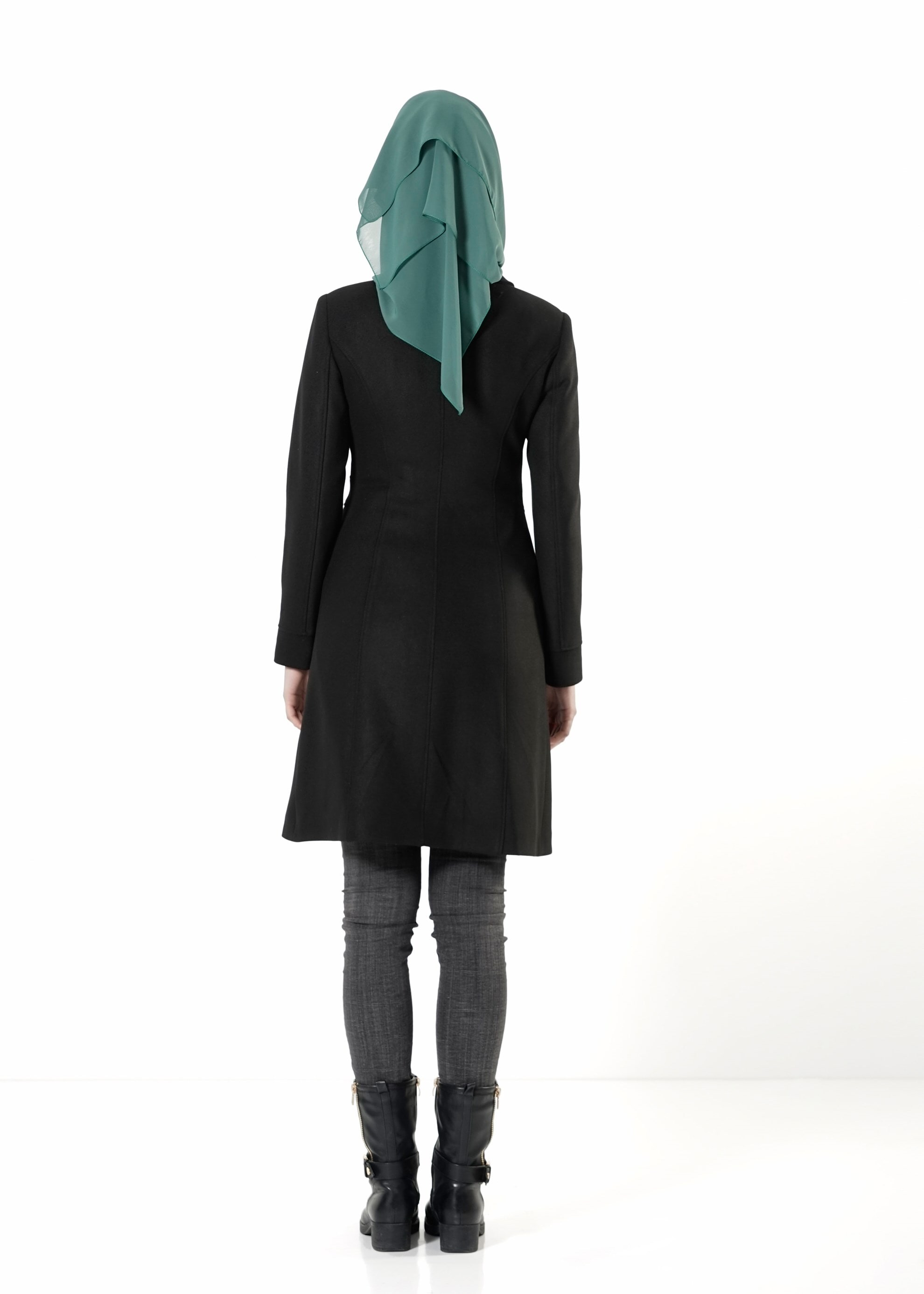 Tesettür giyim SİYAH DÜĞMELİ KABAN 9432 