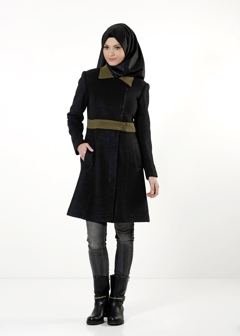 Tesettür giyim SİYAH FERMUARLI KABAN 9435 