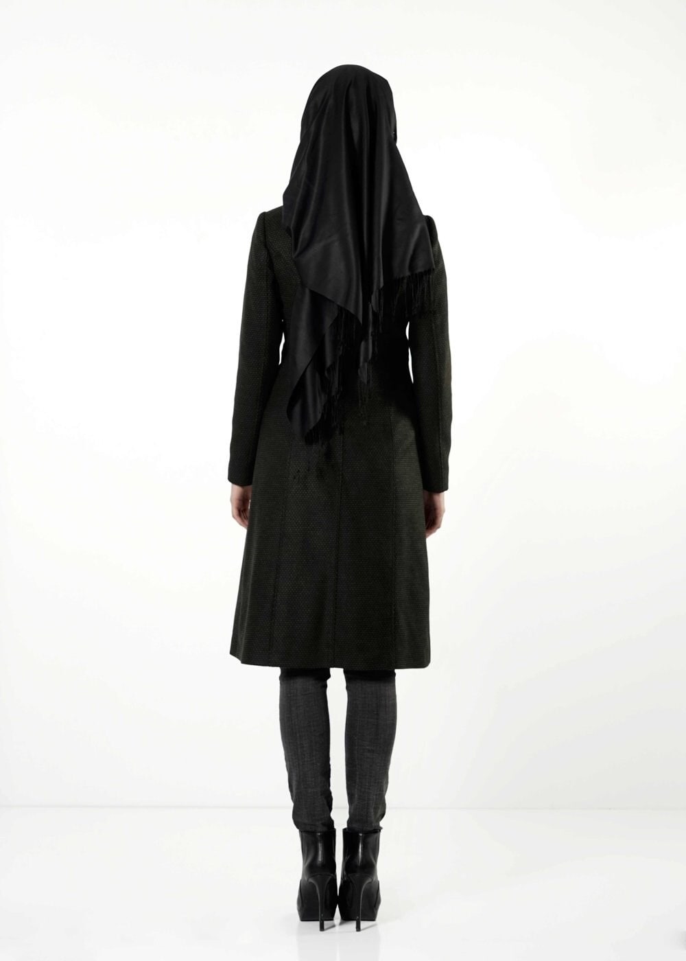 Tesettür giyim SİYAH KEMERLİ KABAN 9437 