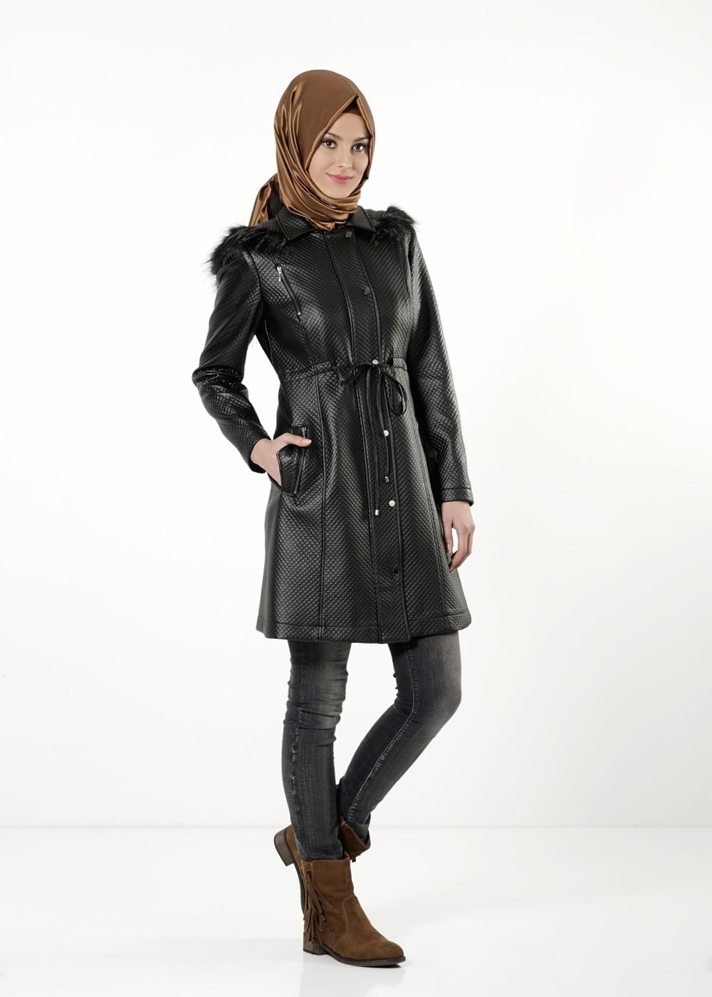 Tesettür giyim SİYAH KAPÜŞONLU KABAN 9439