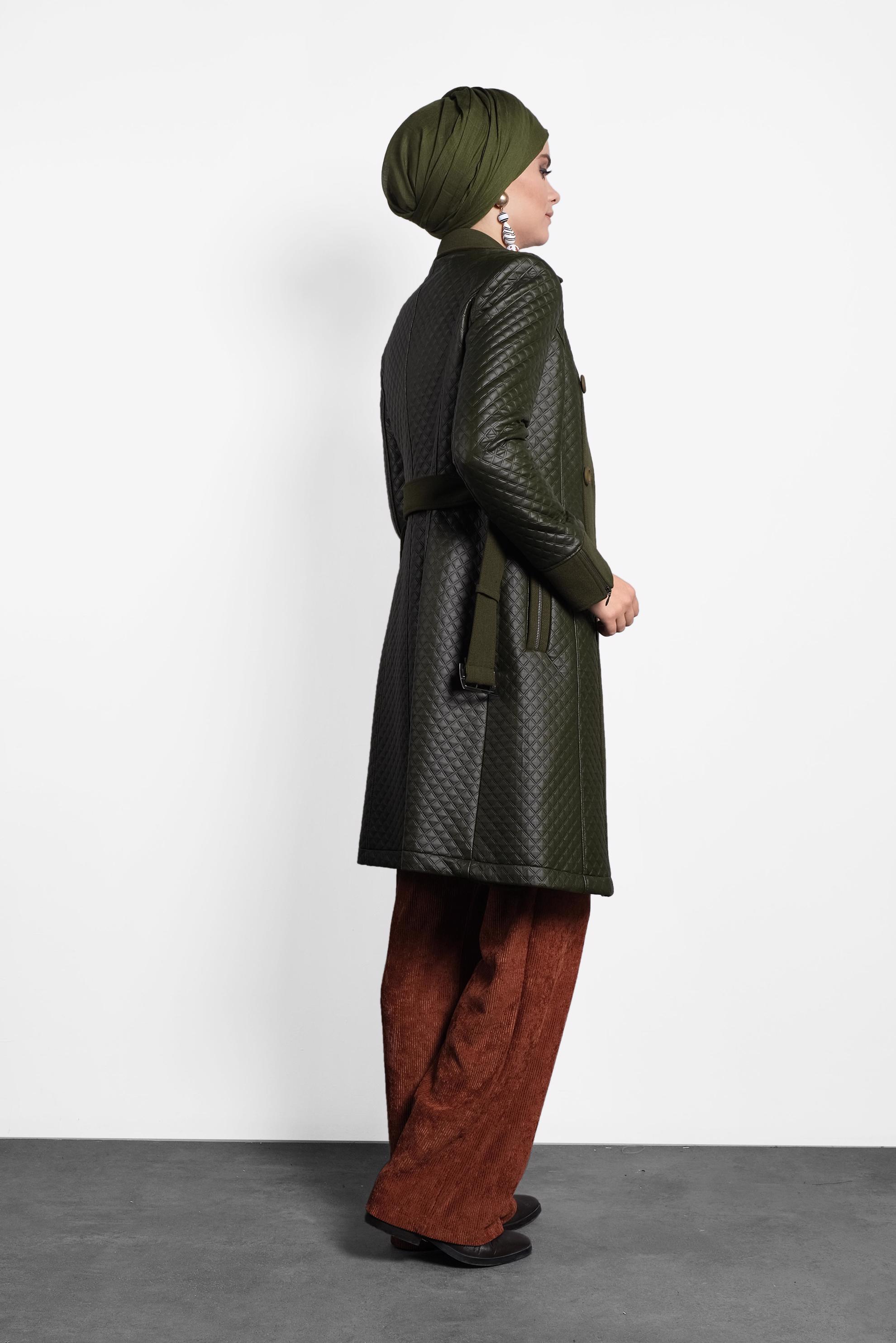 Tesettür giyim HAKİ KARE DESENLİ SUNİ DERİ KABAN  9440 