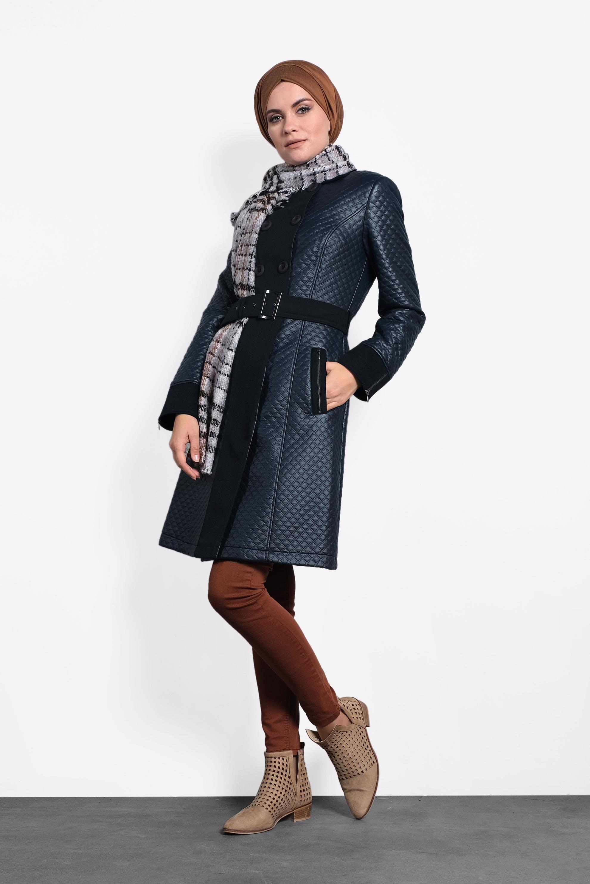 Tesettür giyim LACİVERT KARE DESENLİ SUNİ DERİ KABAN  9440 