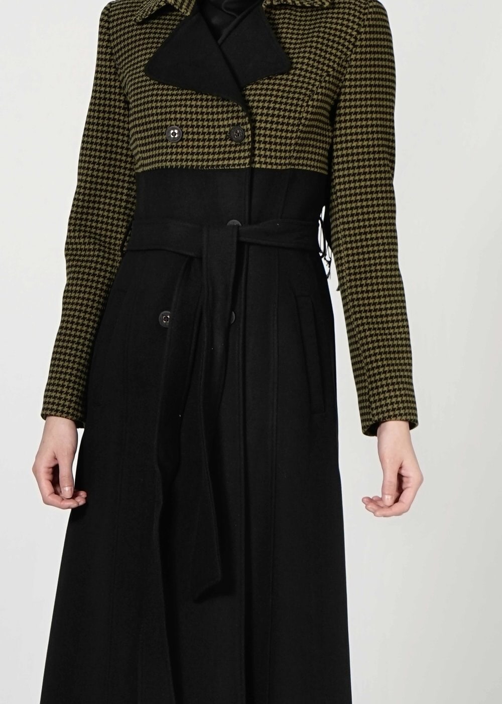 Tesettür giyim SİYAH KAZAYAĞI DETAYLI MANTO 9347 