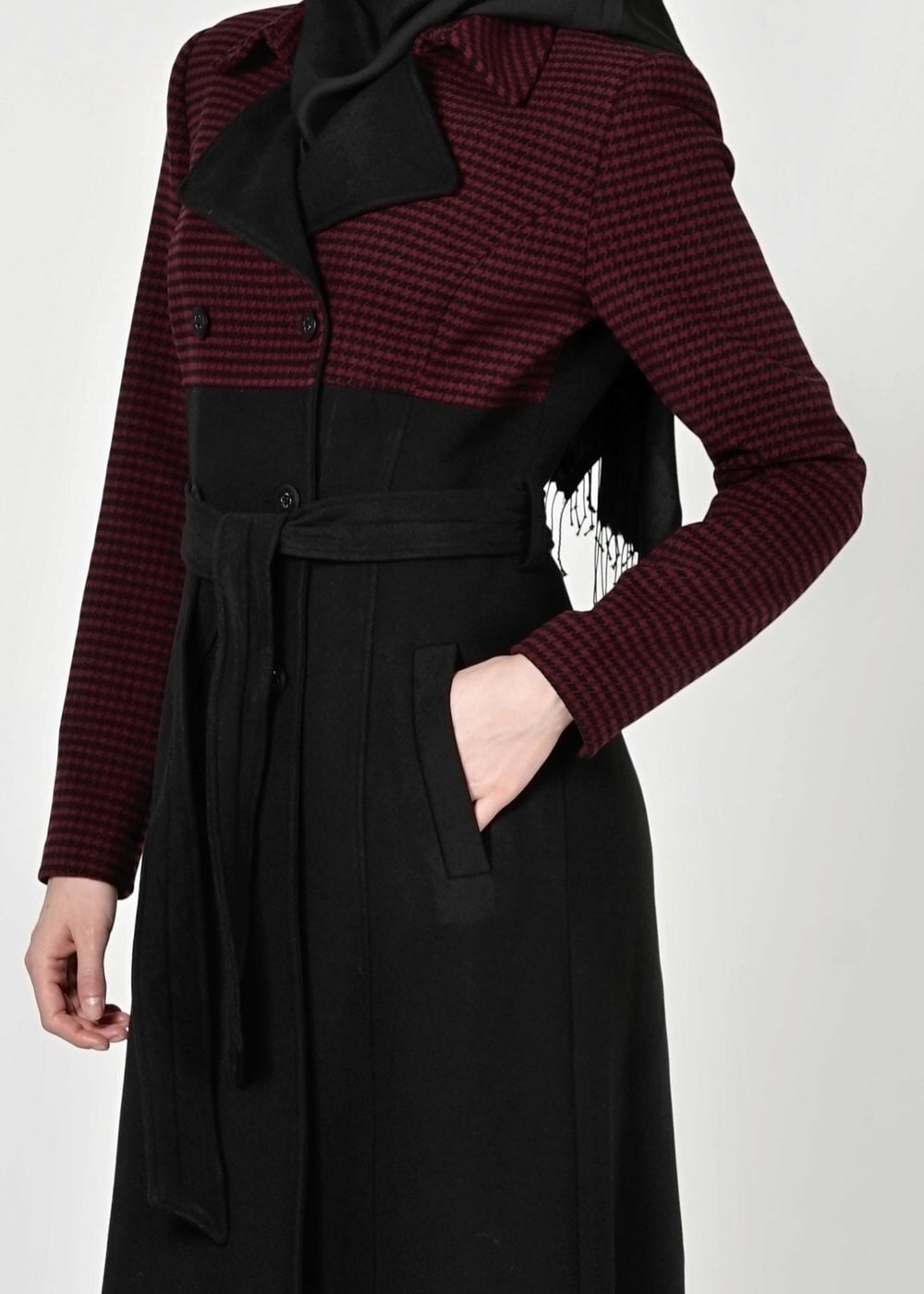 Tesettür giyim SİYAH KAZAYAĞI DETAYLI MANTO 9347 