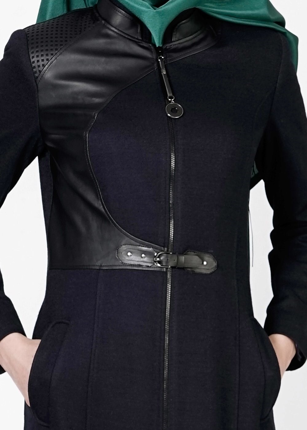 Tesettür giyim LACİVERT DERİ DETAYLI FERMUARLI MANTO 9350 