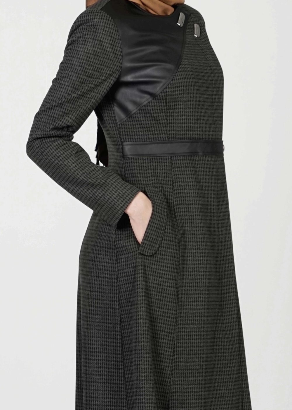 Tesettür giyim GRİ TOKA DETAYLI MANTO 9352 