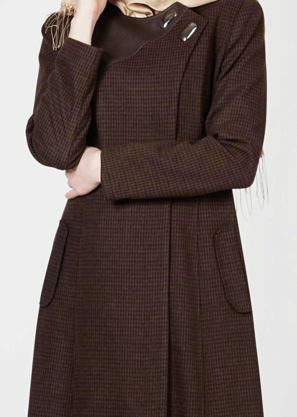 Tesettür giyim KAHVE TOKA DETAYLI MANTO 9352 