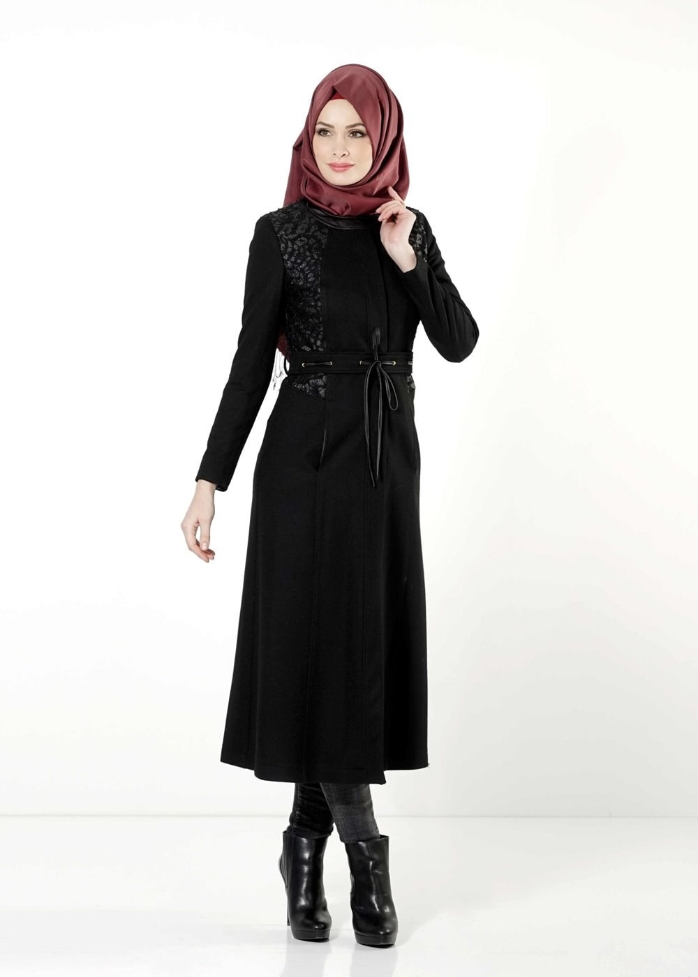 Tesettür giyim SİYAH  DESENLİ KUŞAKLI MANTO 9362