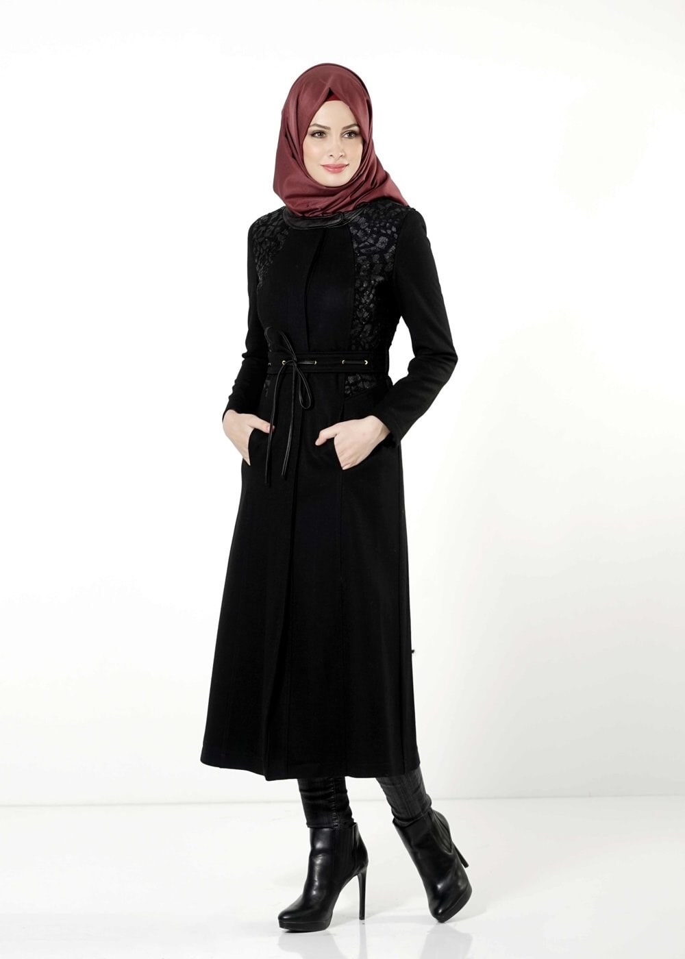 Tesettür giyim SİYAH  DESENLİ KUŞAKLI MANTO 9362
