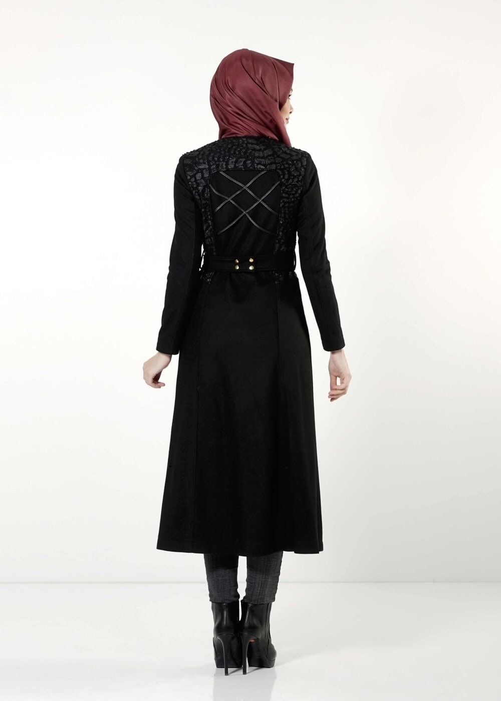 Tesettür giyim SİYAH  DESENLİ KUŞAKLI MANTO 9362