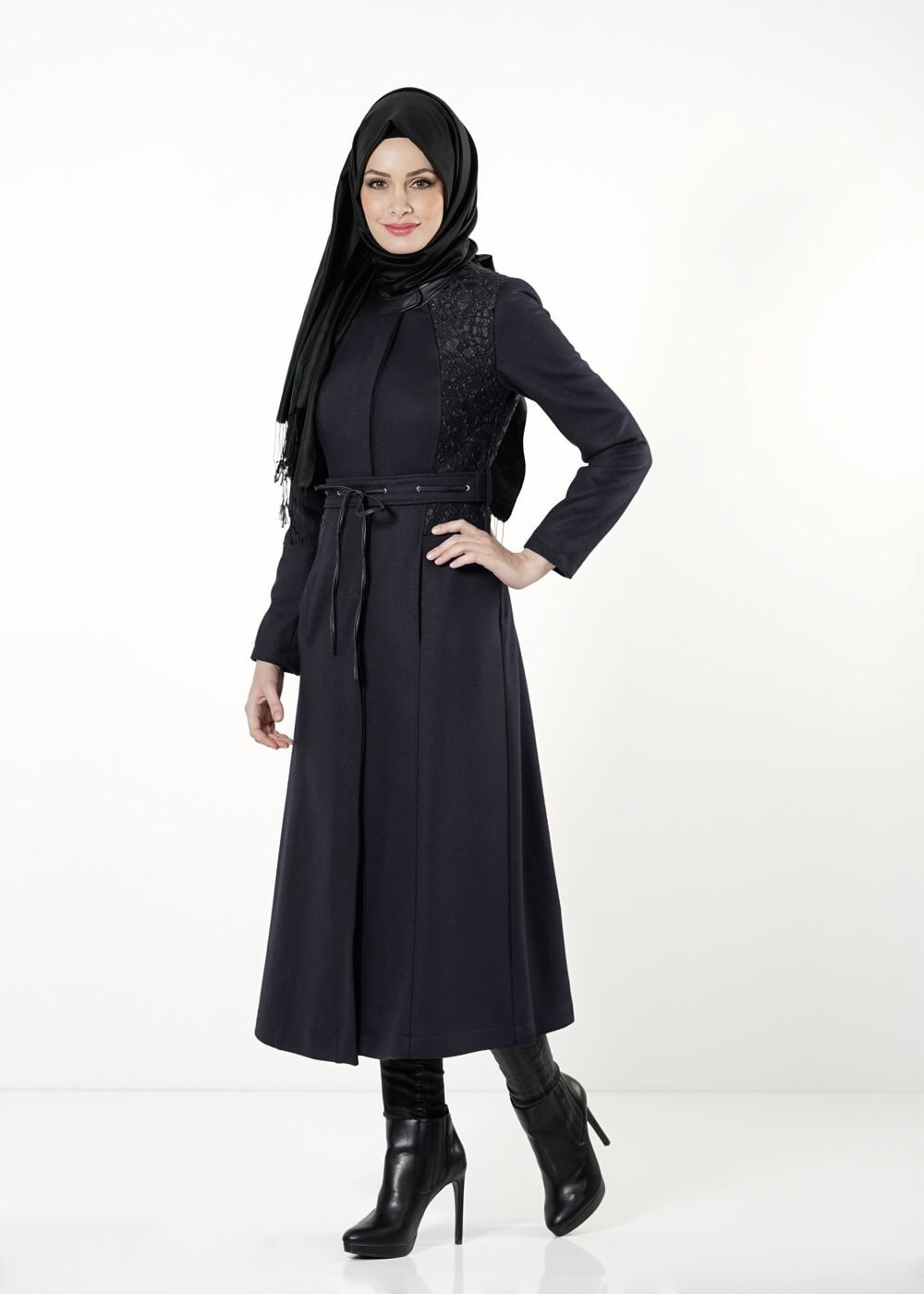 Tesettür giyim LACİVERT  DESENLİ KUŞAKLI MANTO 9362