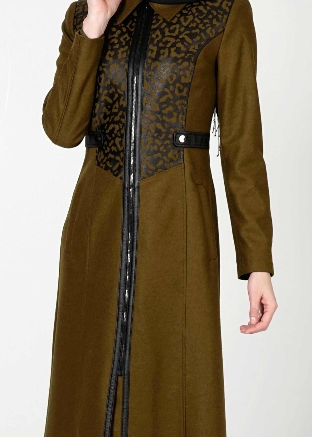 Tesettür giyim HAKİ DESENLİ FERMUARLI MANTO 9369 