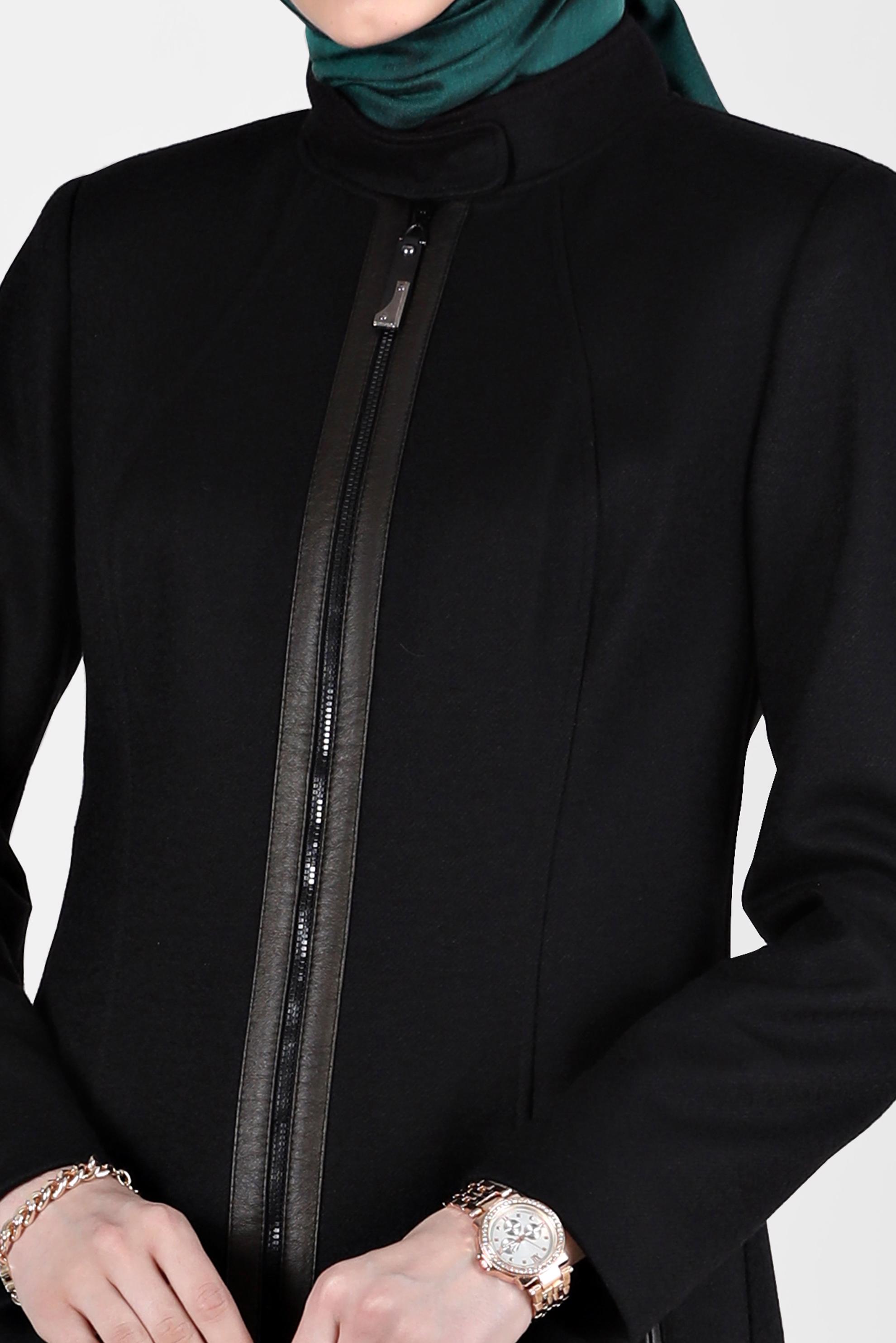 Tesettür giyim SİYAH FERMUARLI ETEK UCU GÜPÜR DETAYLI MANTO 9382