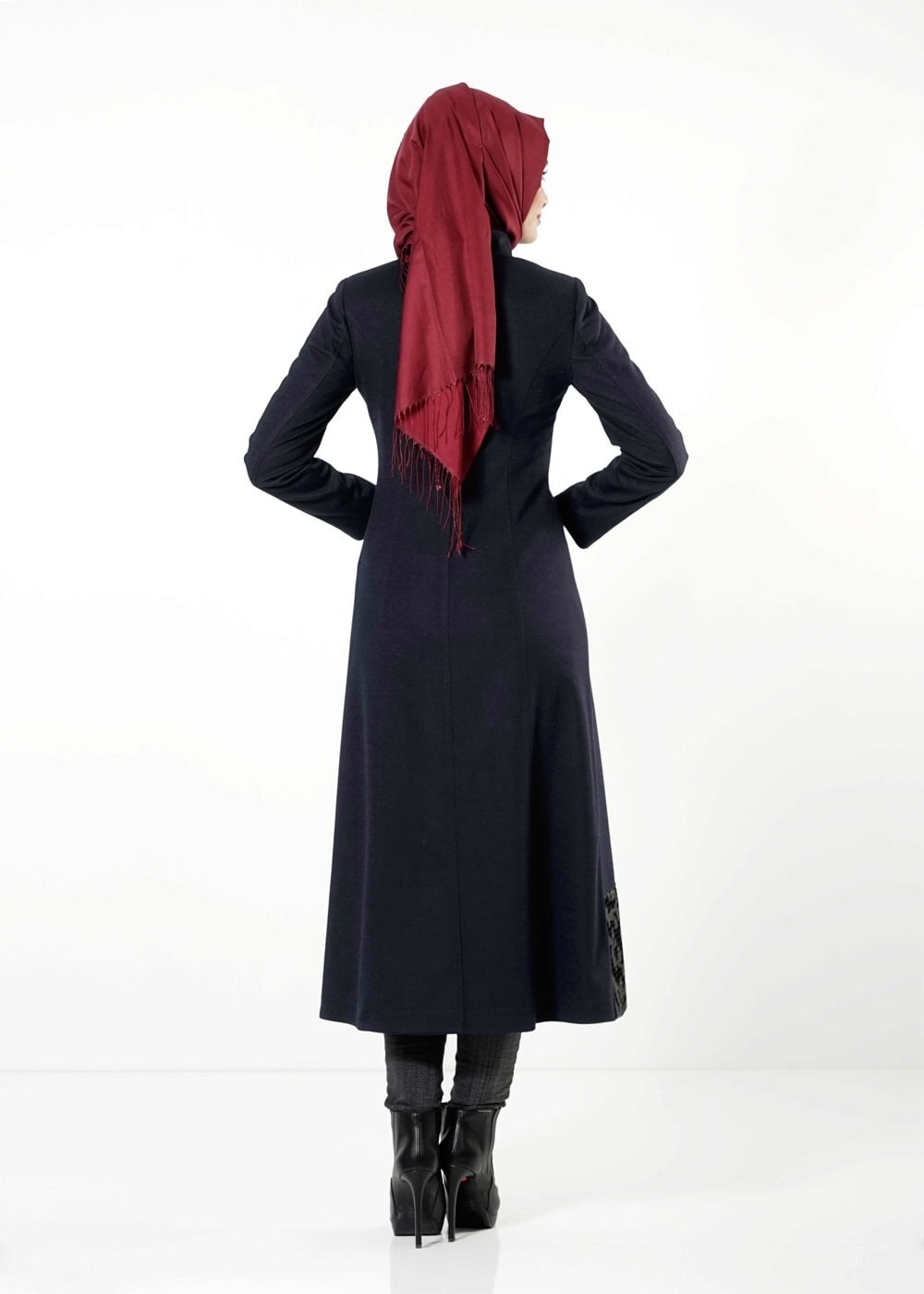 Tesettür giyim LACİVERT FERMUARLI ETEK UCU GÜPÜR DETAYLI MANTO 9382