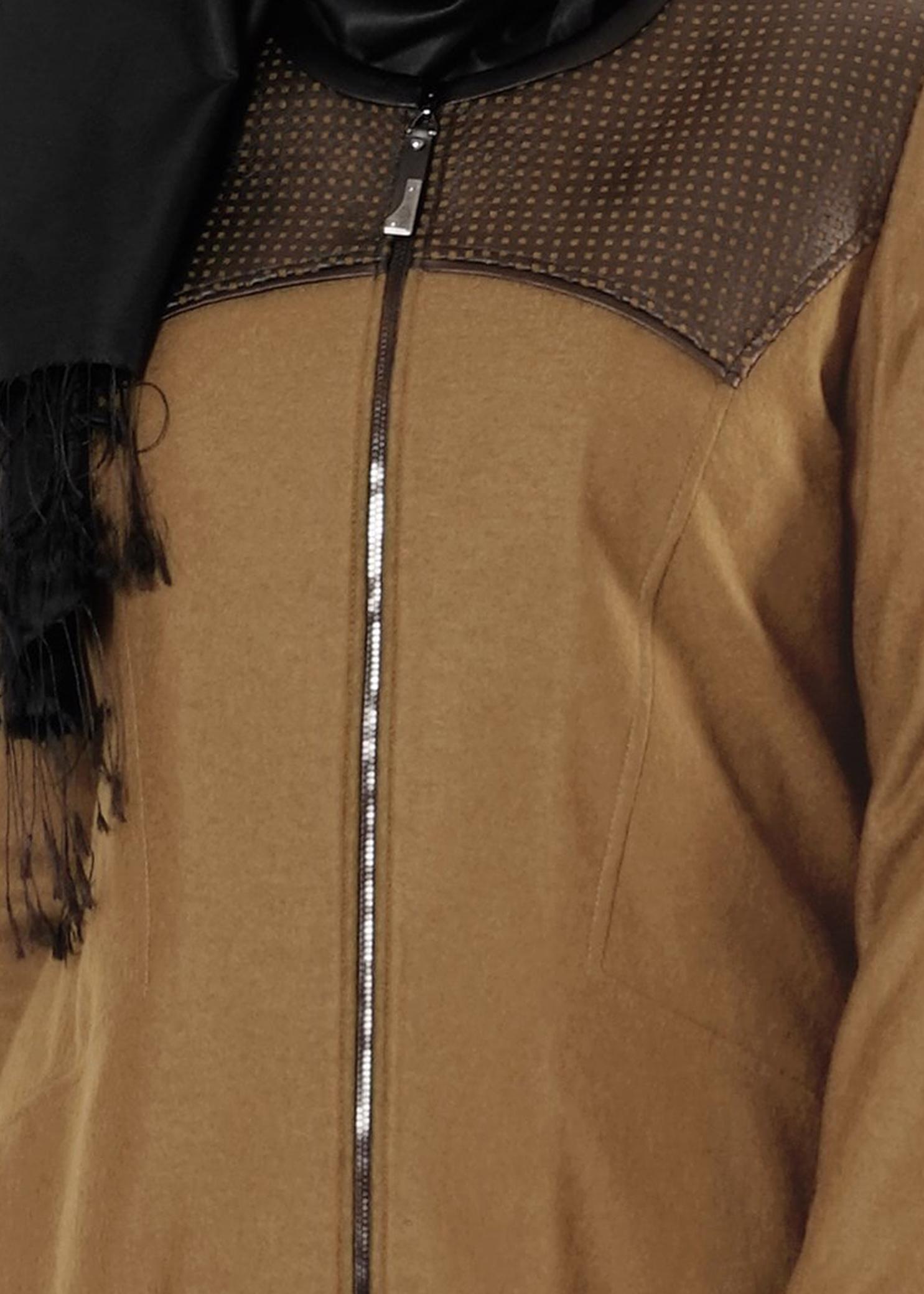 Tesettür giyim KAHVE DERİ DETAYLI FERMUARLI MANTO 9410 