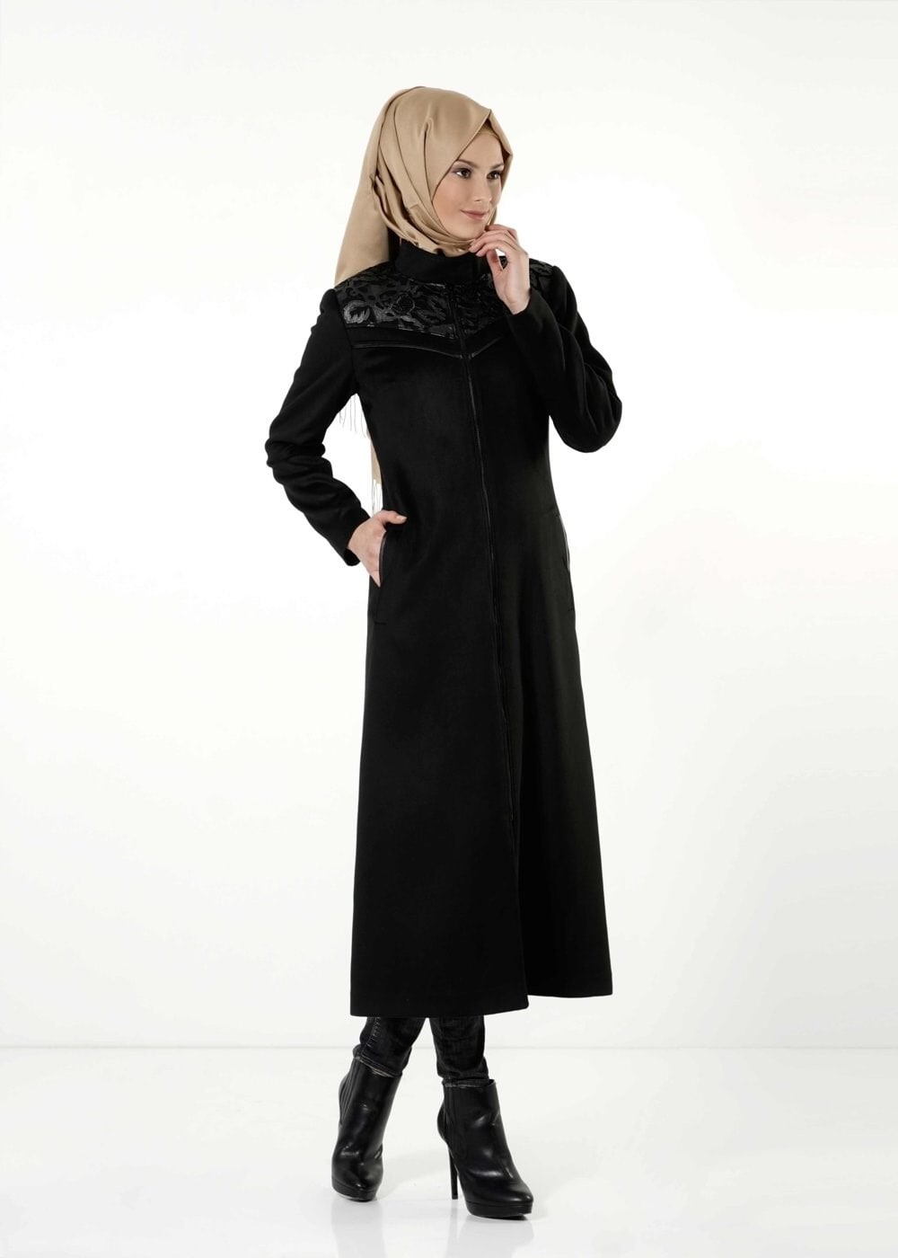 Tesettür giyim SİYAH GÜPÜR DETAYLI MANTO 9431 
