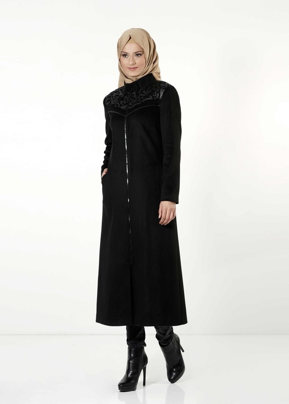 Tesettür giyim SİYAH GÜPÜR DETAYLI MANTO 9431 