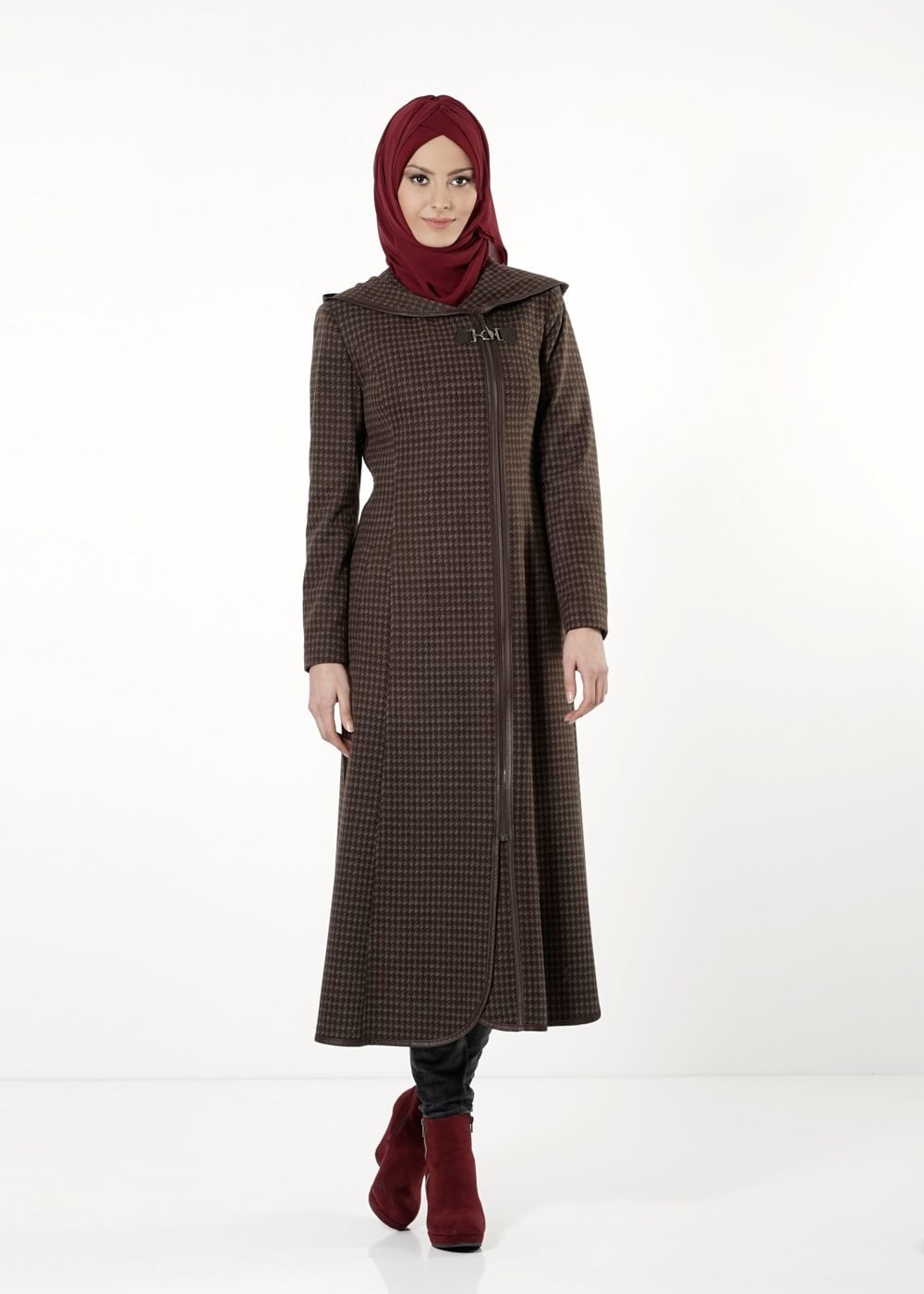 Tesettür giyim VİZON KAZAYAĞI DESENLİ MANTO 9441 