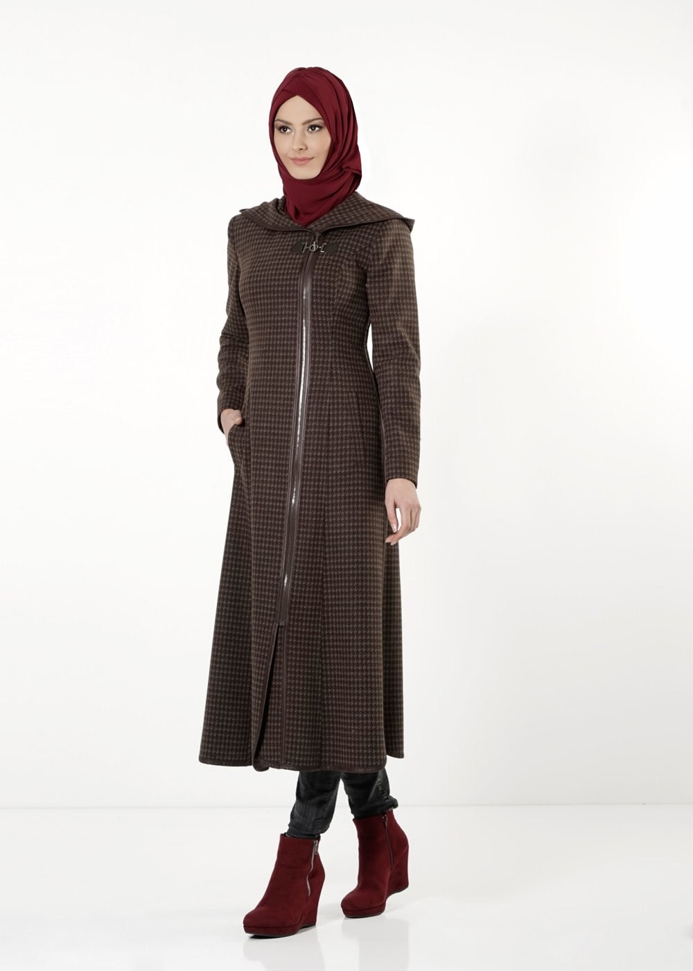 Tesettür giyim VİZON KAZAYAĞI DESENLİ MANTO 9441 