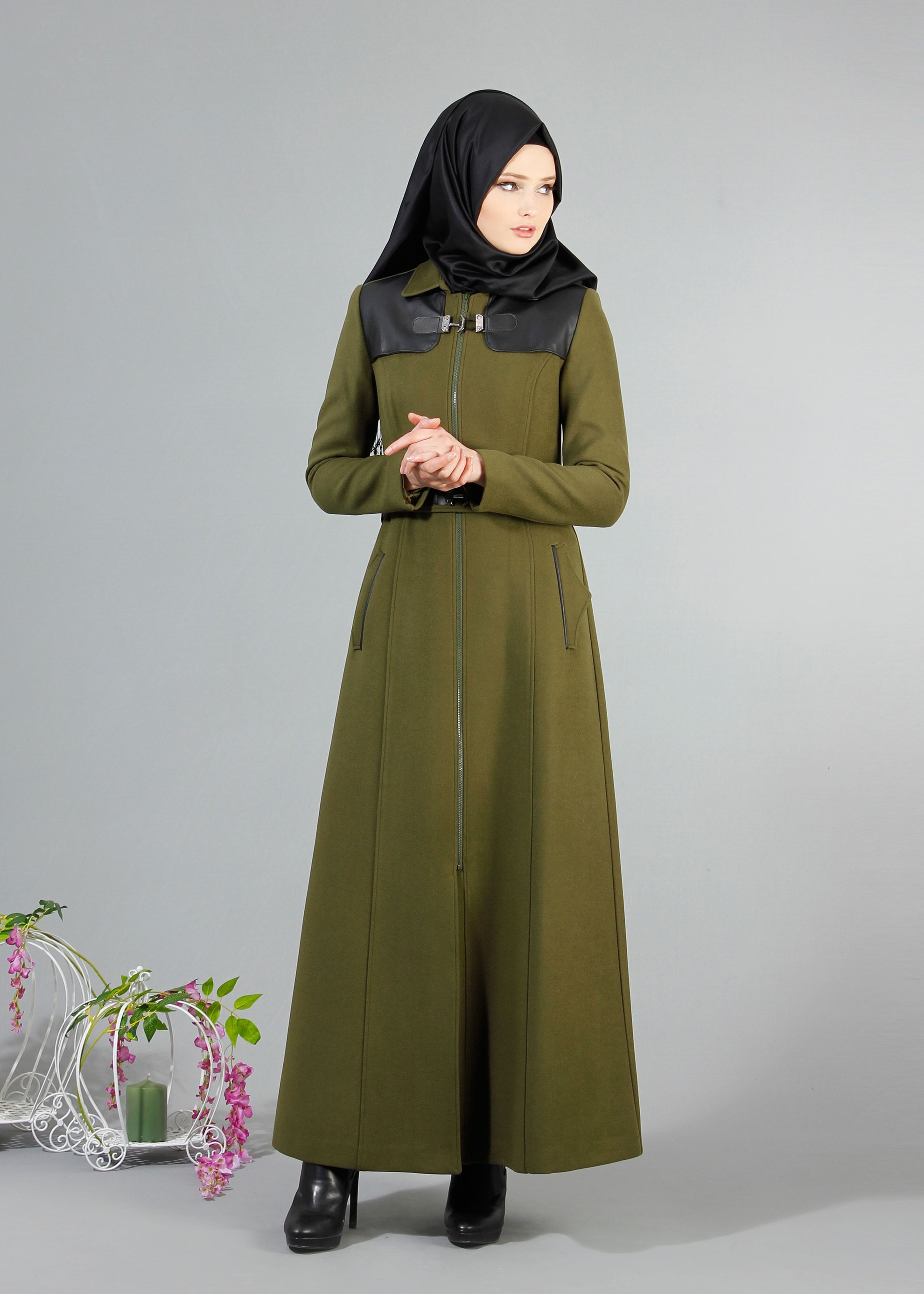 Tesettür giyim YEŞİL DERİ DETAYLI FERMUARLI MANTO 9444 