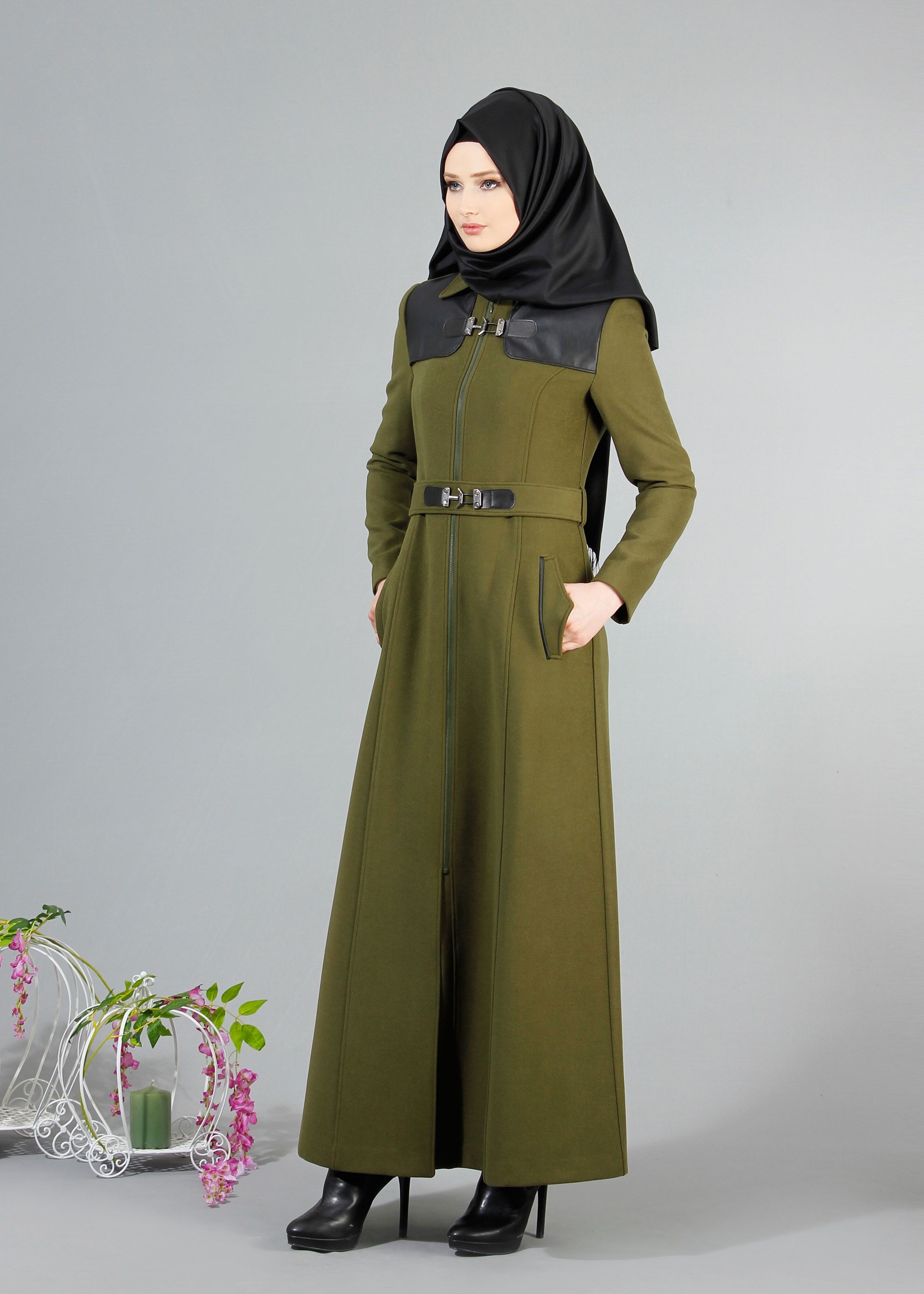 Tesettür giyim YEŞİL DERİ DETAYLI FERMUARLI MANTO 9444 