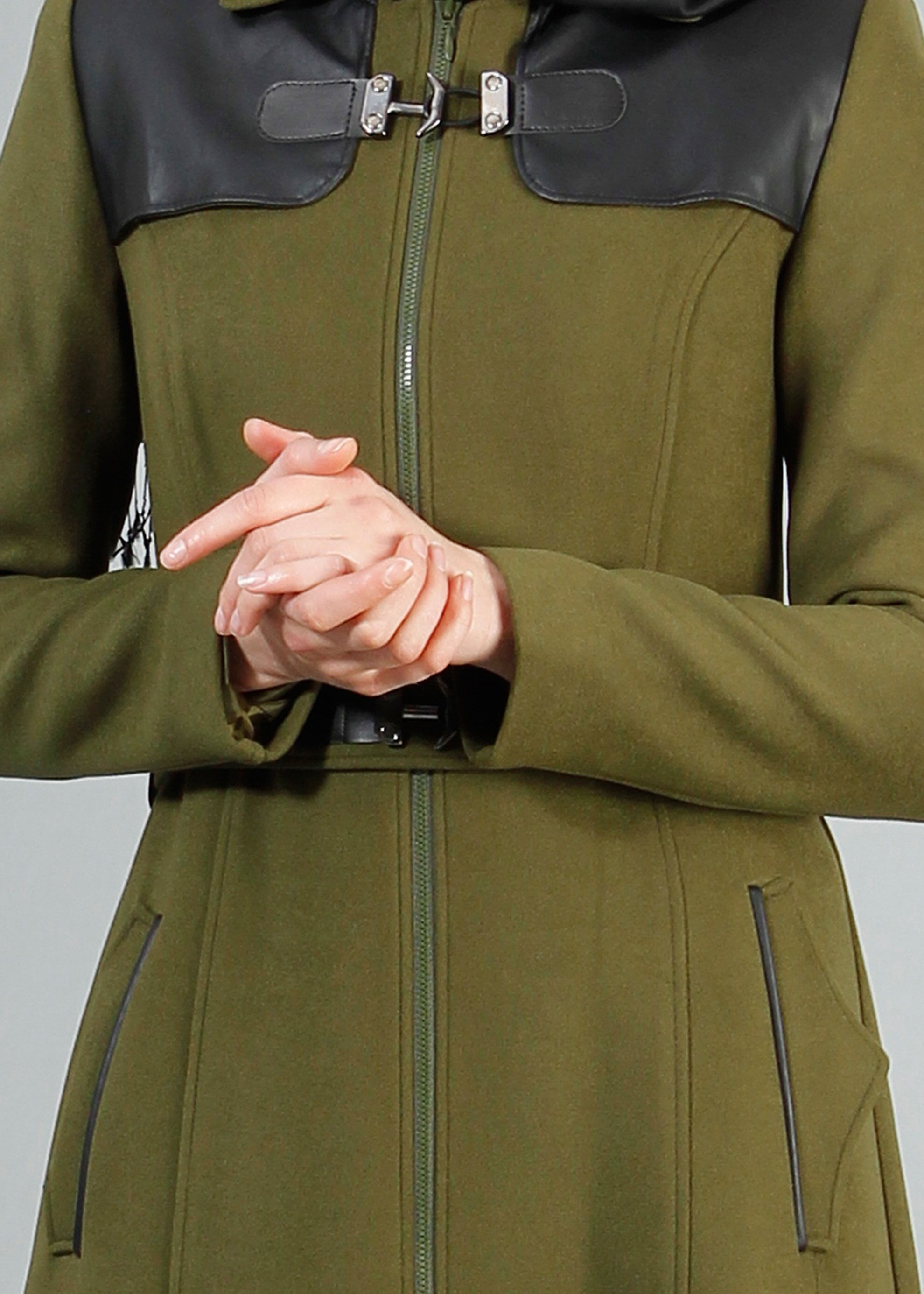 Tesettür giyim YEŞİL DERİ DETAYLI FERMUARLI MANTO 9444 