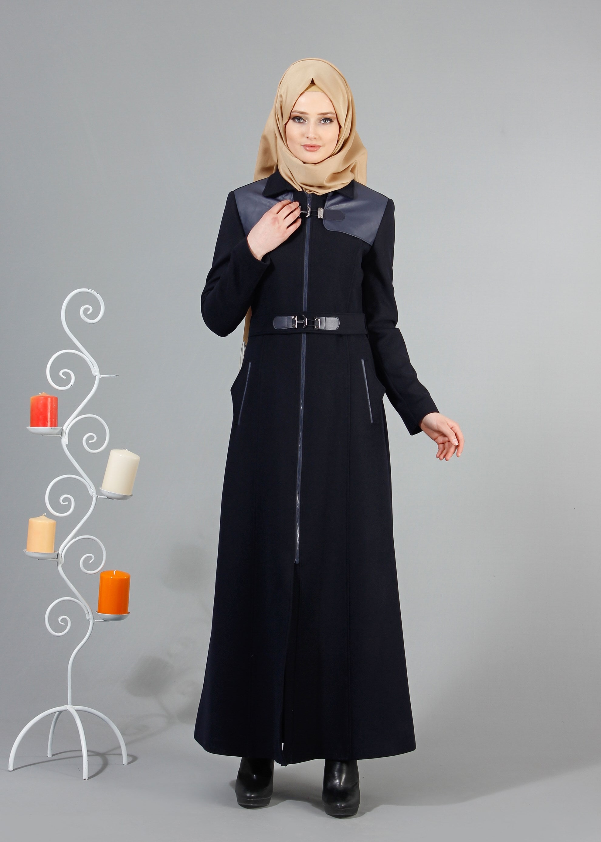 Tesettür giyim LACİVERT DERİ DETAYLI FERMUARLI MANTO 9444 