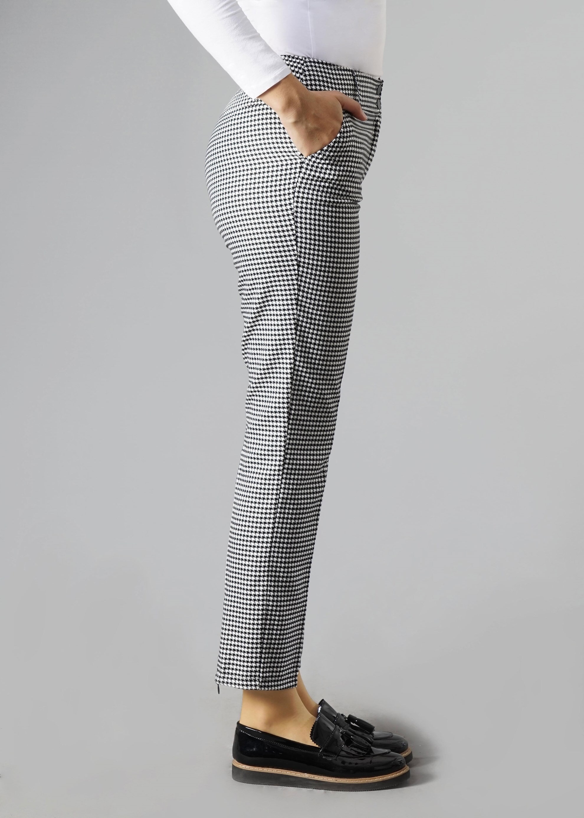 Tesettür giyim SİYAH PÖTİKARE DESENLİ DÜŞÜK BEL PANTOLON 7889-1