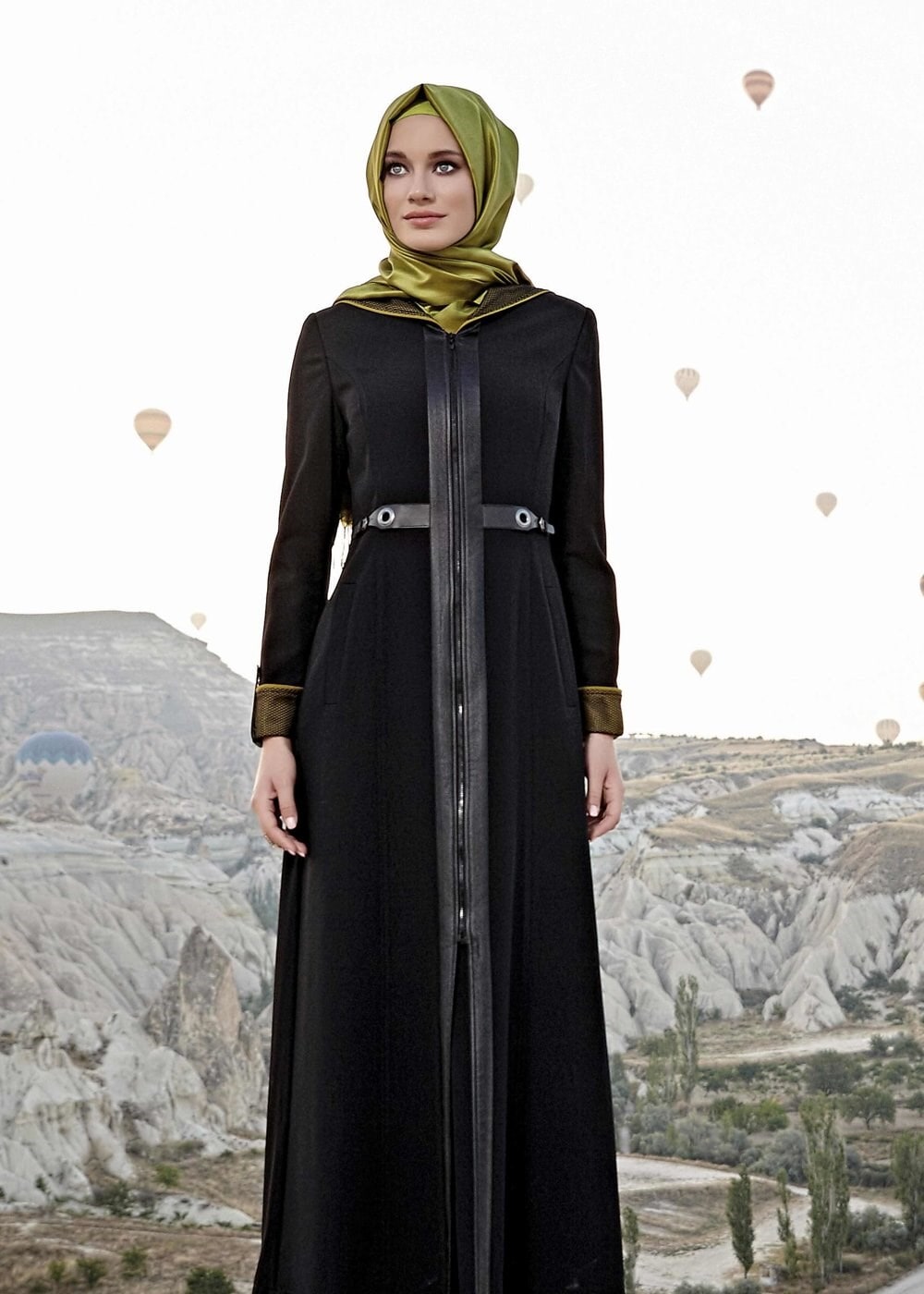 Tesettür giyim SİYAH KAPÜŞONLU FERMUARLI PARDESÜ 1607 