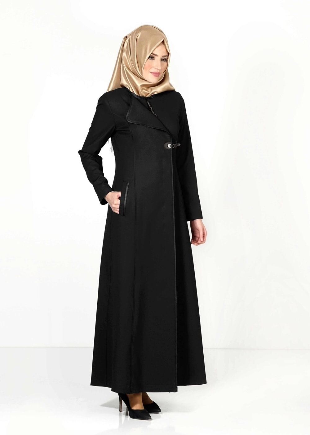 Tesettür giyim SİYAH ÖNÜ TOKALI PARDESÜ 1608 