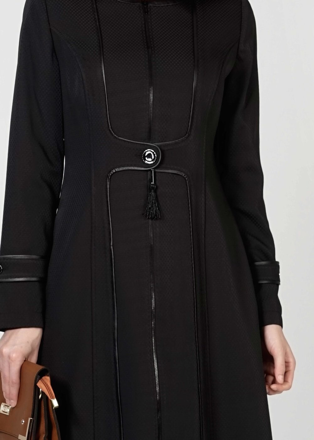 Tesettür giyim SİYAH FERMUARLI DÜĞME DETAYLI PARDESÜ 1619 