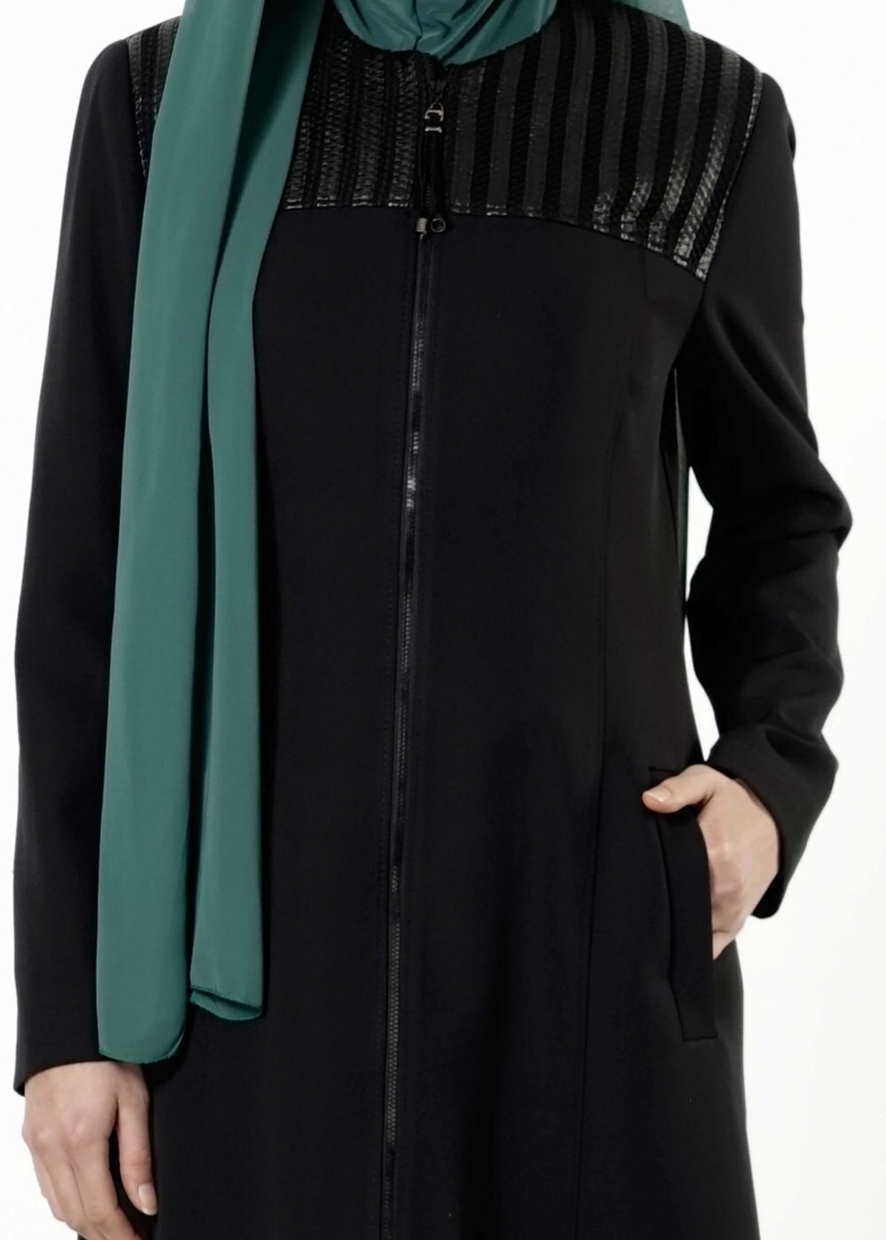 Tesettür giyim SİYAH DERİ DETAYLI FERMUARLI PARDESÜ 1682 