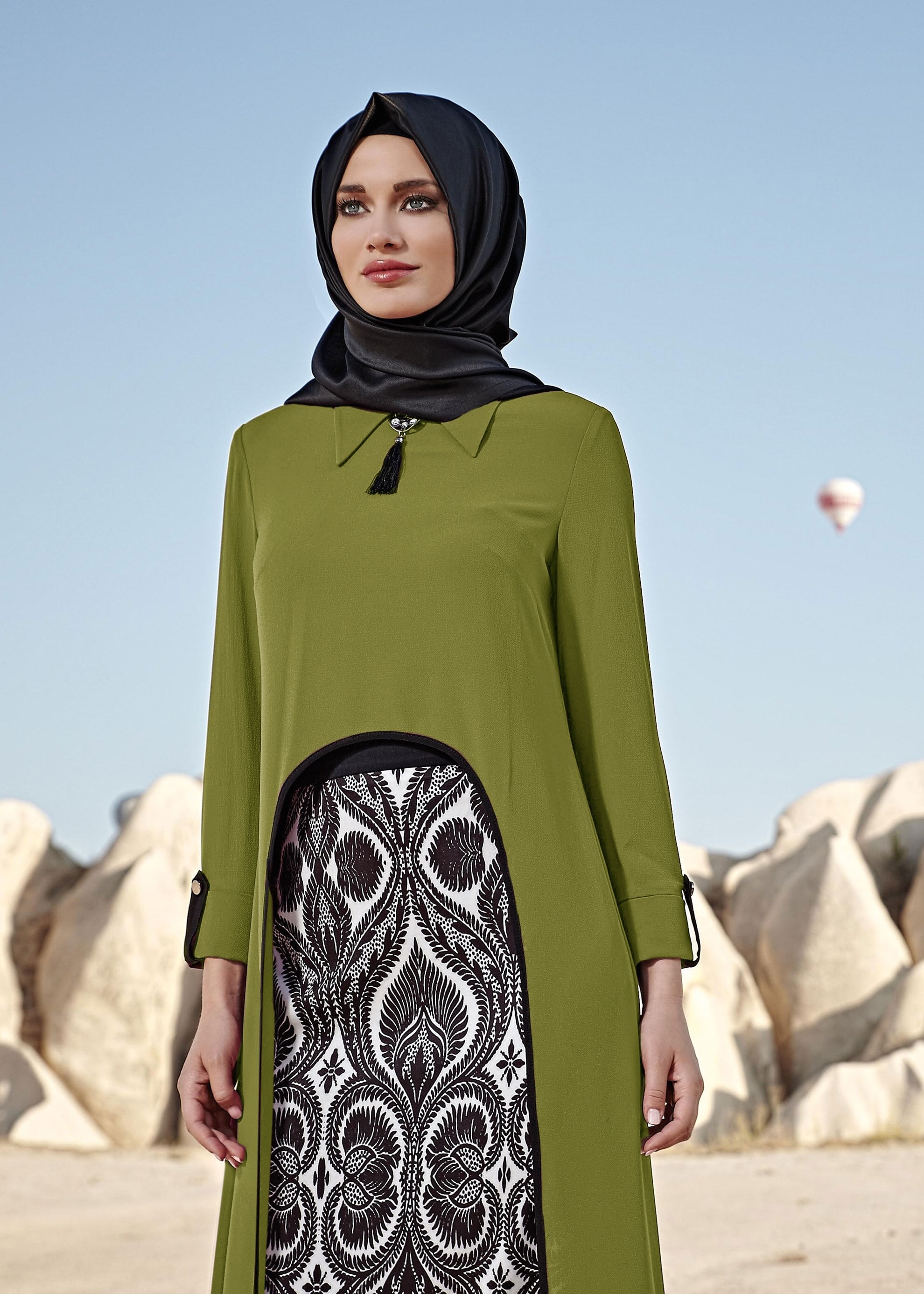 Tesettür giyim YEŞİL DESENLİ ASİMETRİK KESİM TAKIM 4030 