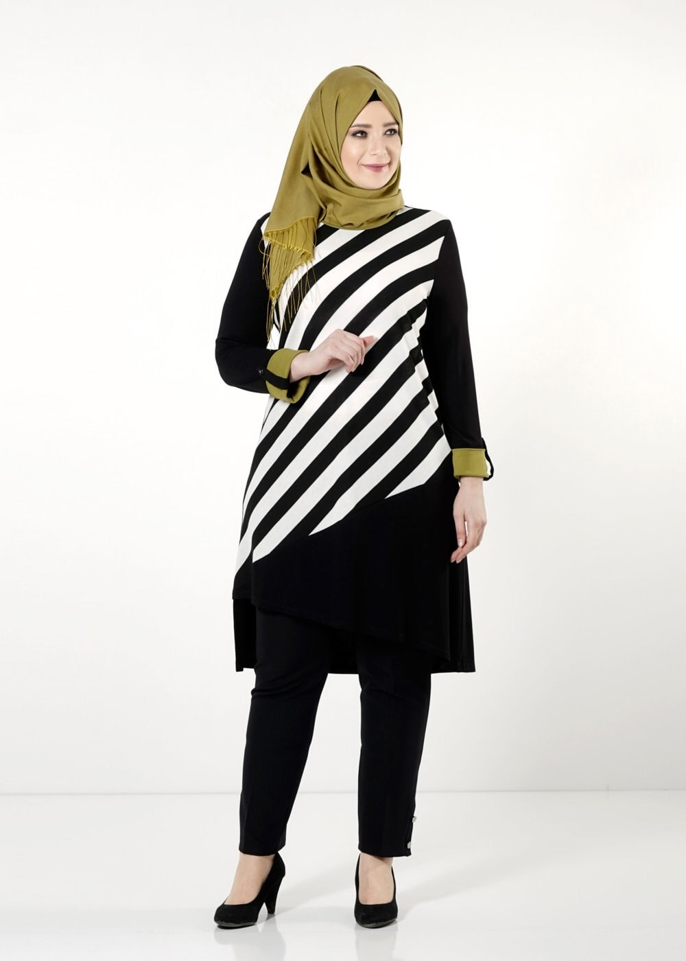 Tesettür giyim BEYAZ ŞERİTLİ TUNİK 2531 