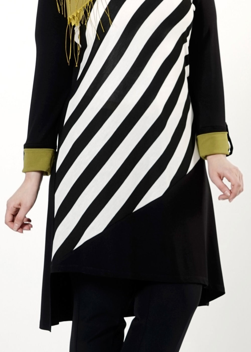 Tesettür giyim BEYAZ ŞERİTLİ TUNİK 2531 