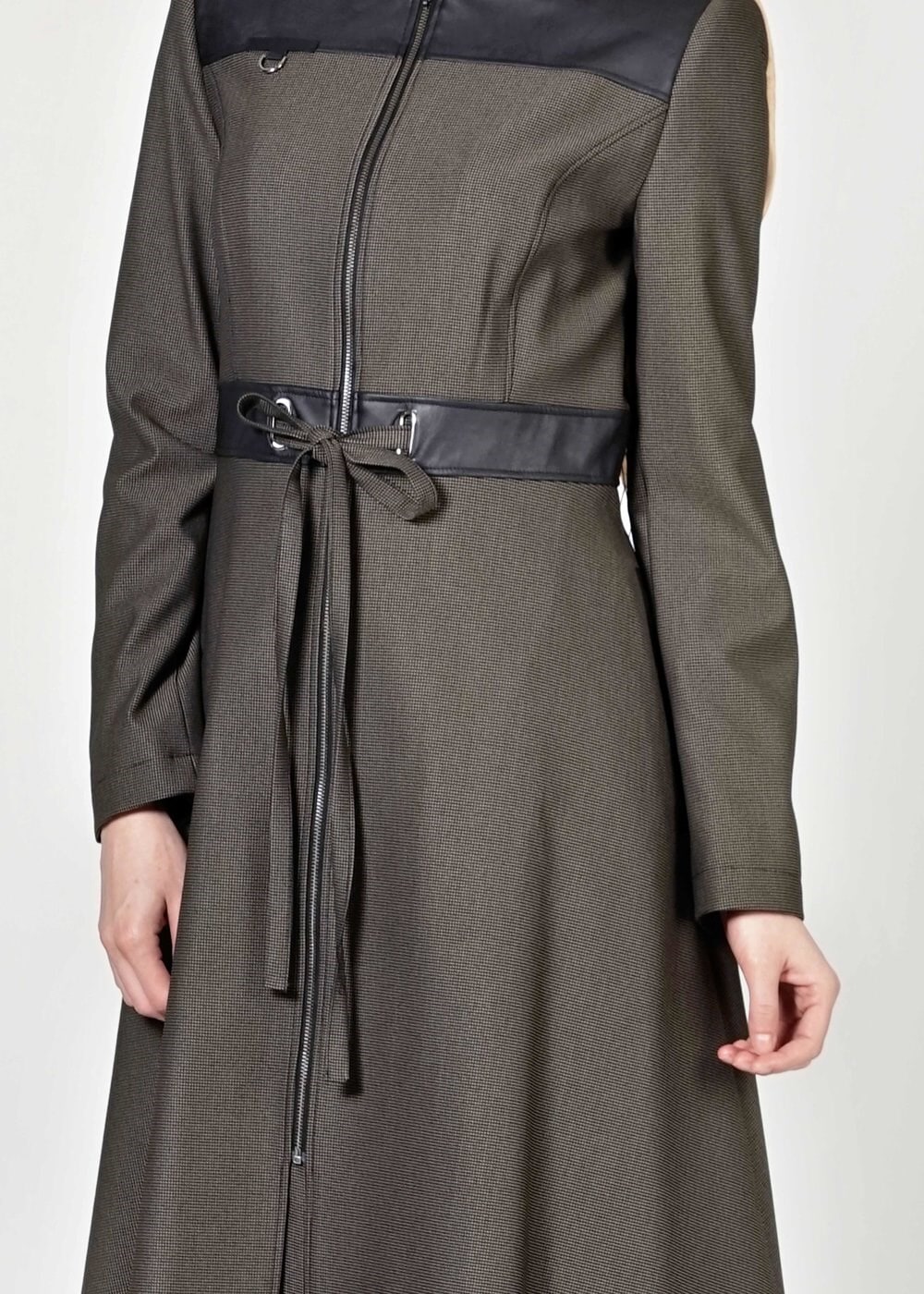 Tesettür giyim YEŞİL ÖNDEN BAĞLAMALI FERMUARLI TRENÇKOT 1598 