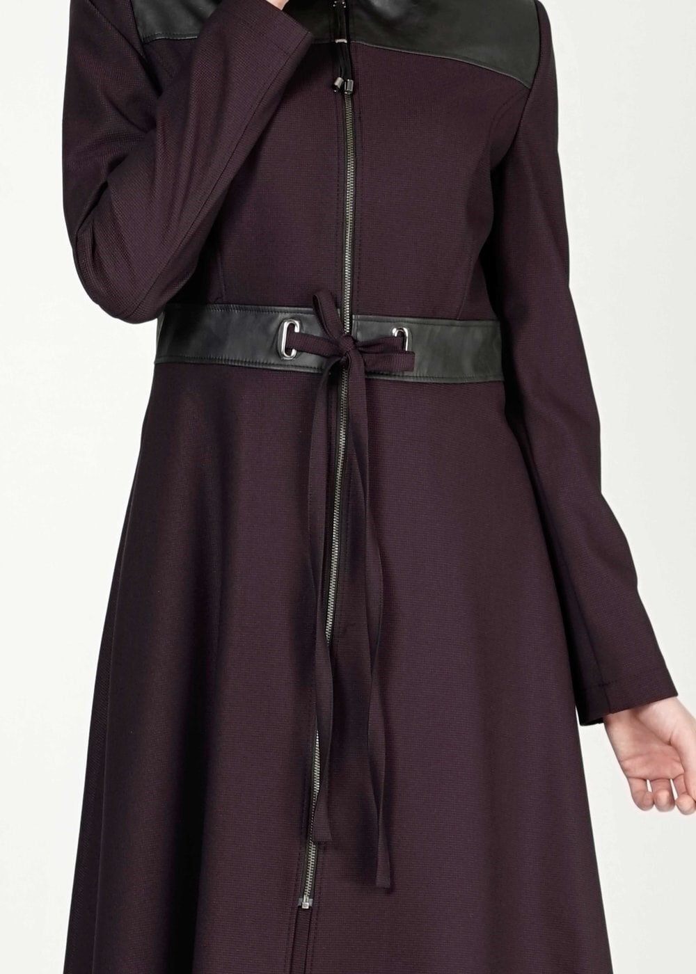 Tesettür giyim MÜRDÜM ÖNDEN BAĞLAMALI FERMUARLI TRENÇKOT 1598 