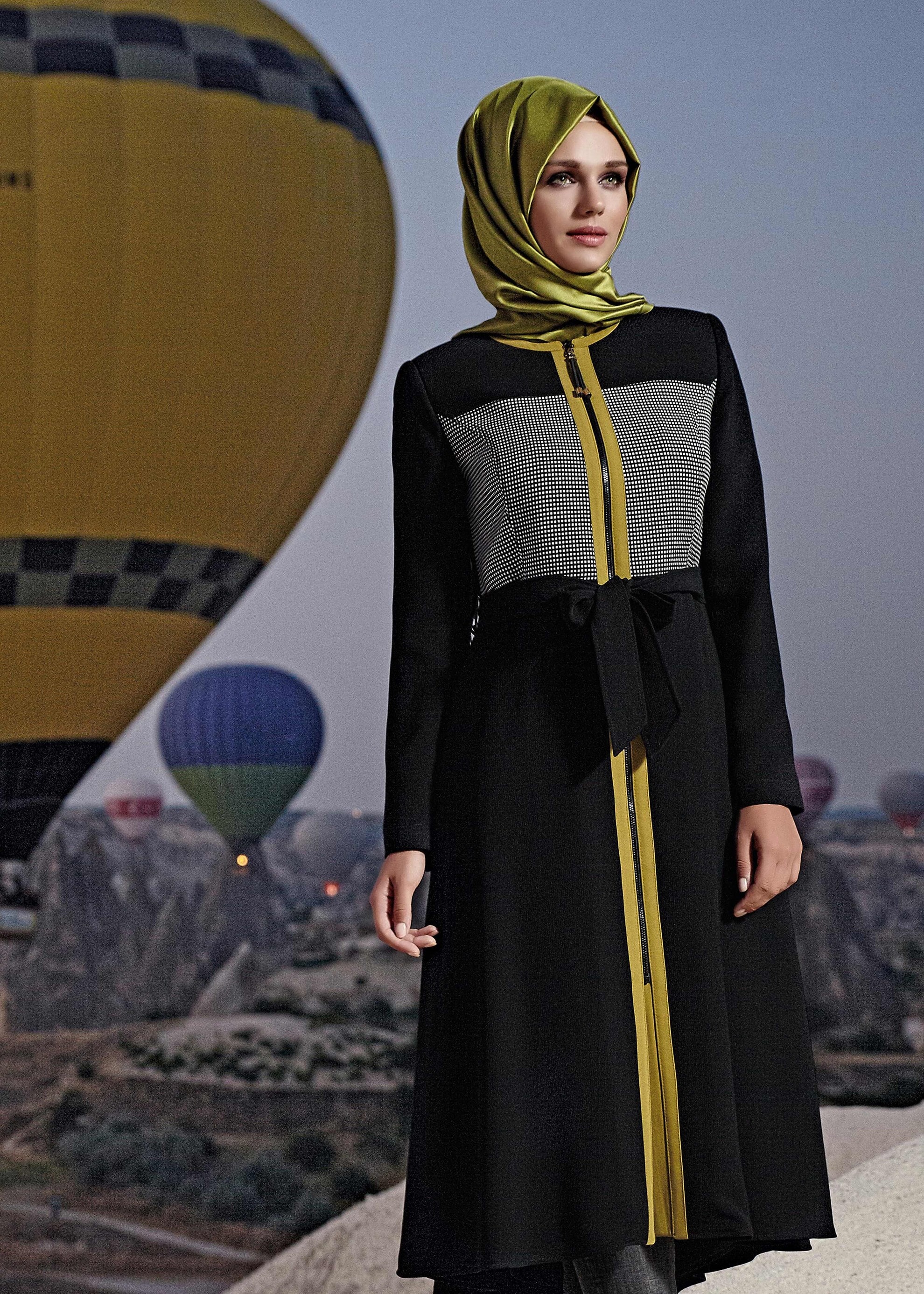 Tesettür giyim SİYAH BELİ KUŞAKLI ÇOK RENKLİ TRENÇKOT 1604 