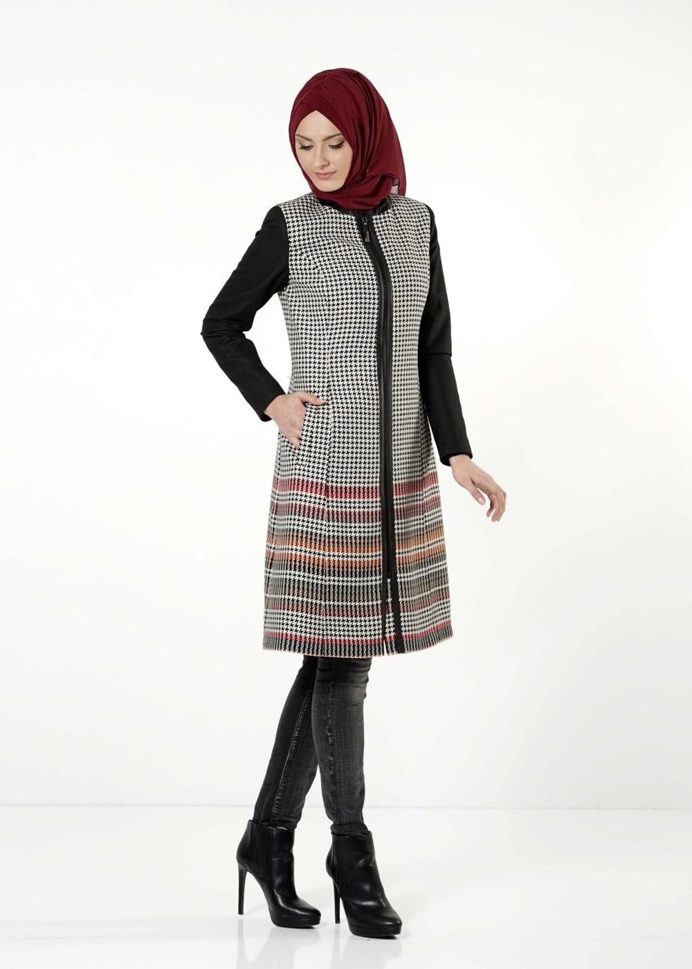 Tesettür giyim SİYAH KAZAYAĞI DESENLİ TRENÇKOT 1687 