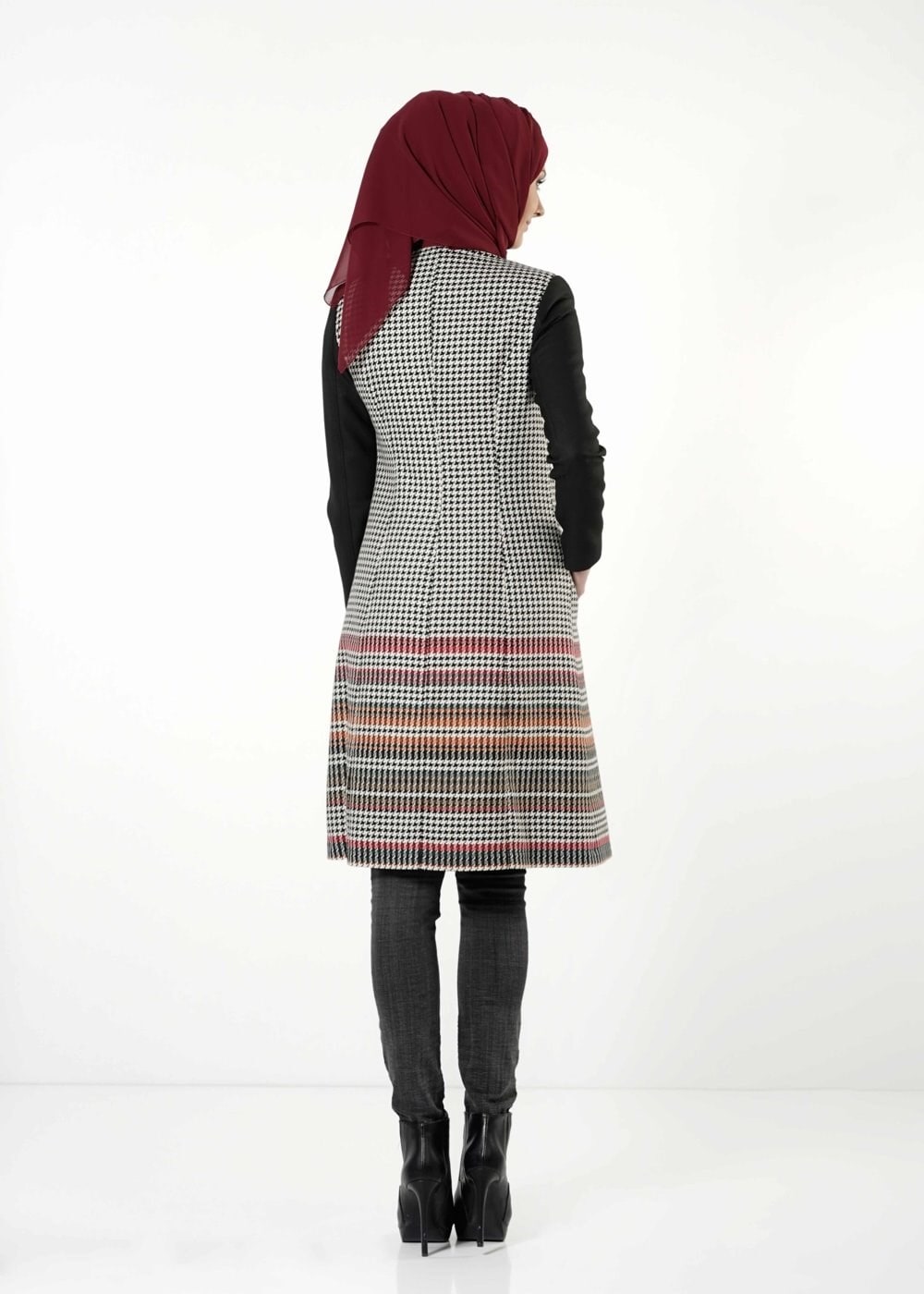 Tesettür giyim SİYAH KAZAYAĞI DESENLİ TRENÇKOT 1687 