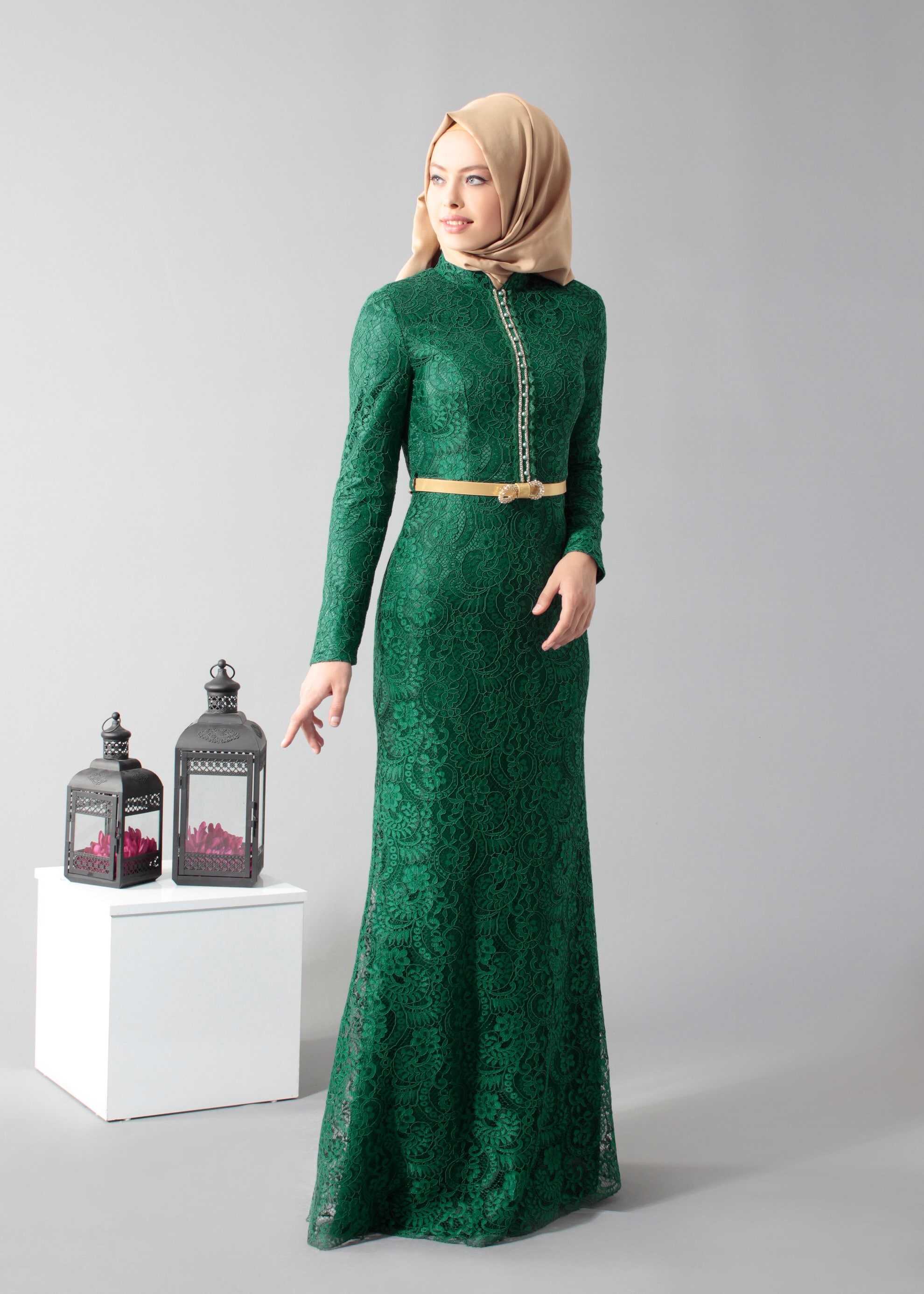 Tesettür giyim YEŞİL İŞLEMELİ DÜĞME DETAYLI ABİYE ELBİSE 5172