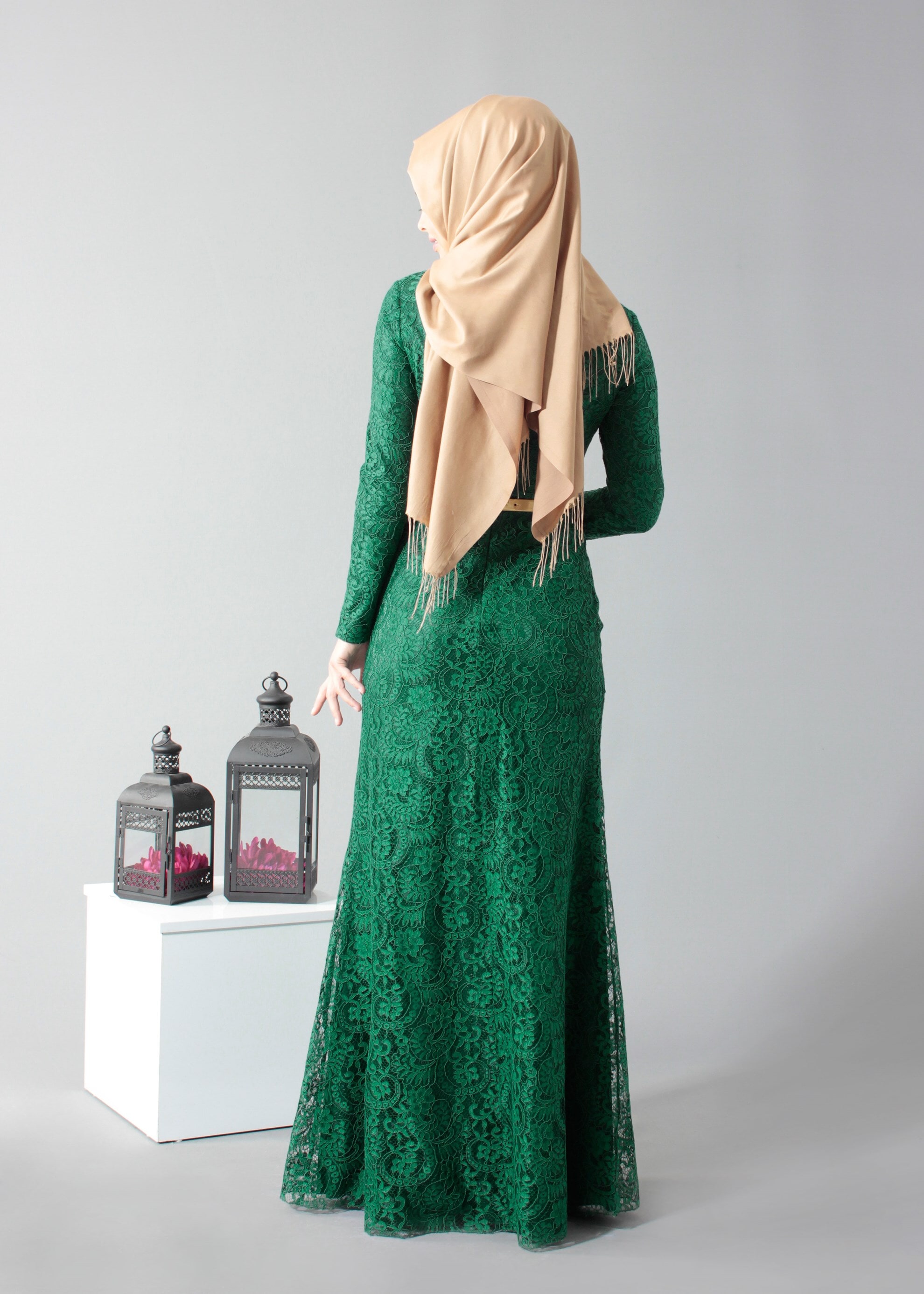 Tesettür giyim YEŞİL İŞLEMELİ DÜĞME DETAYLI ABİYE ELBİSE 5172