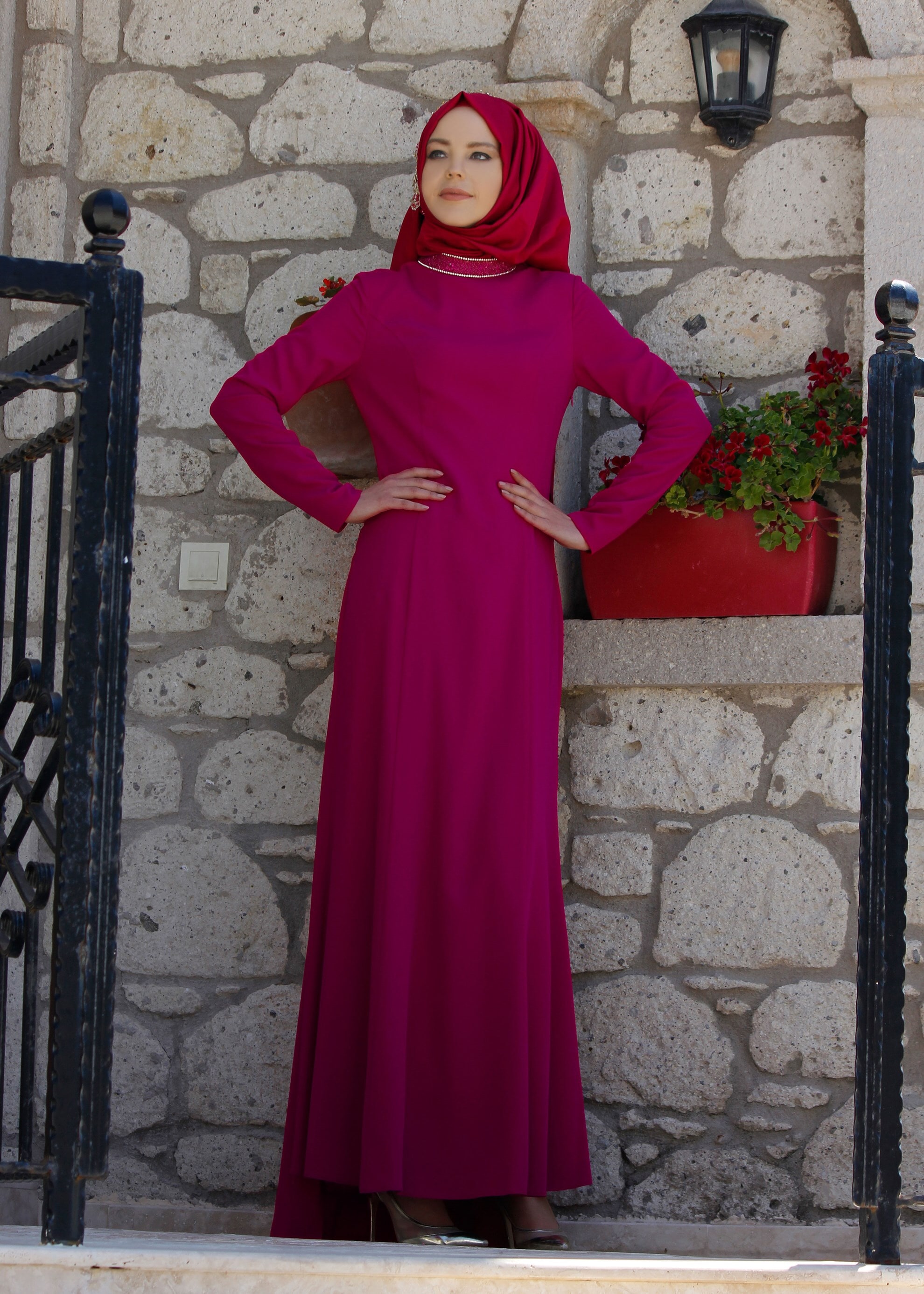 Tesettür giyim FUŞYA YAKASI TAŞ İŞLEMELİ ABİYE ELBİSE 5182