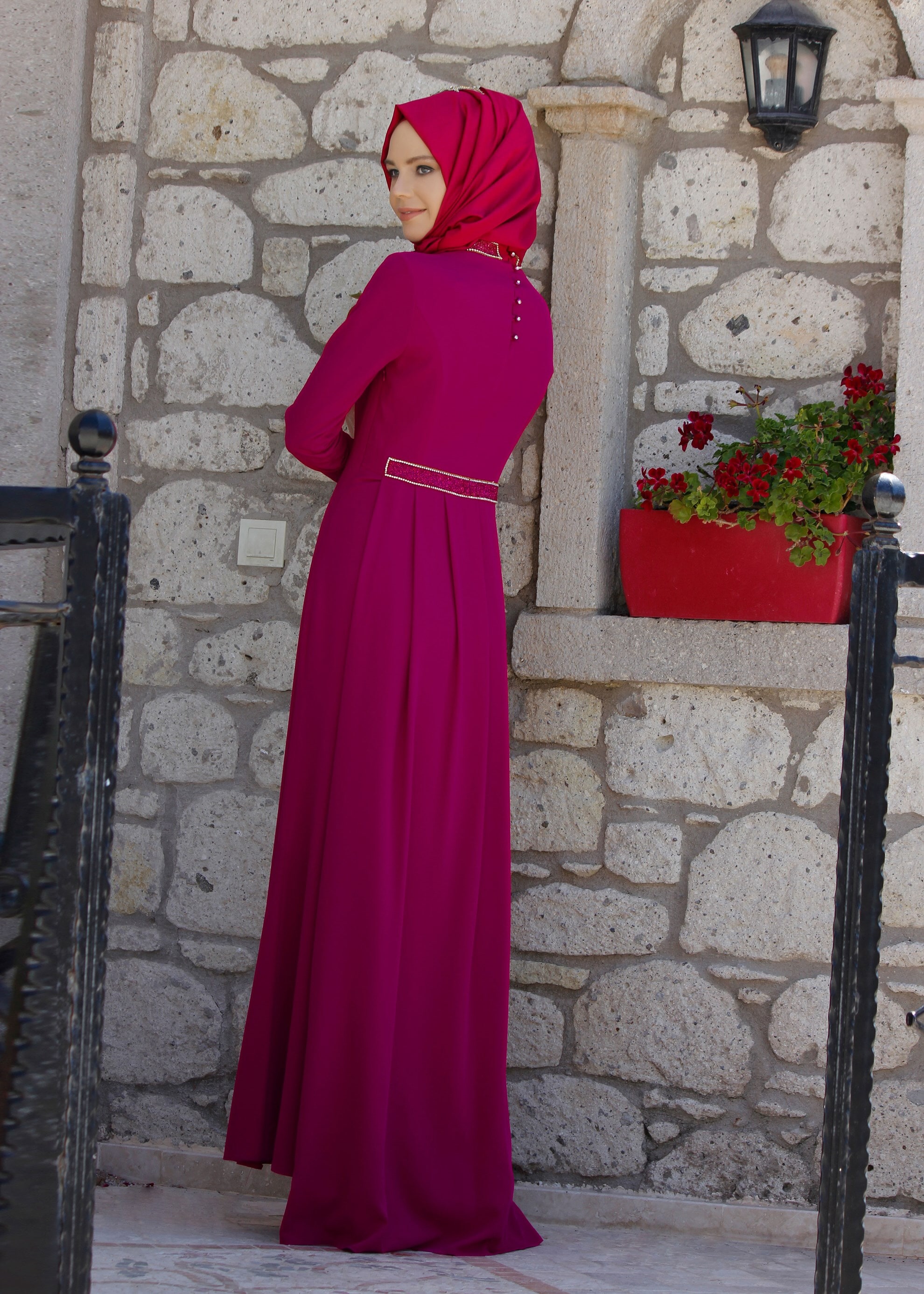 Tesettür giyim FUŞYA YAKASI TAŞ İŞLEMELİ ABİYE ELBİSE 5182