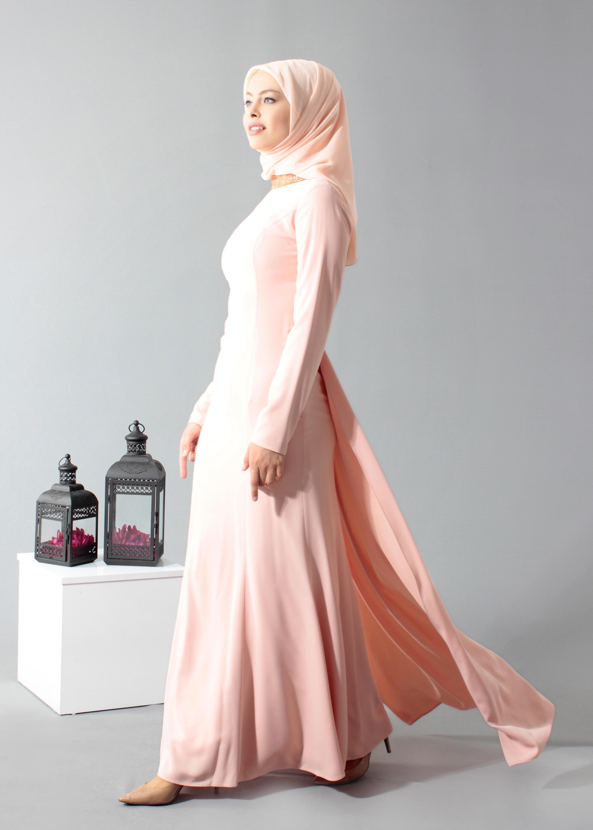 Tesettür giyim PUDRA YAKASI TAŞ İŞLEMELİ ABİYE ELBİSE 5182