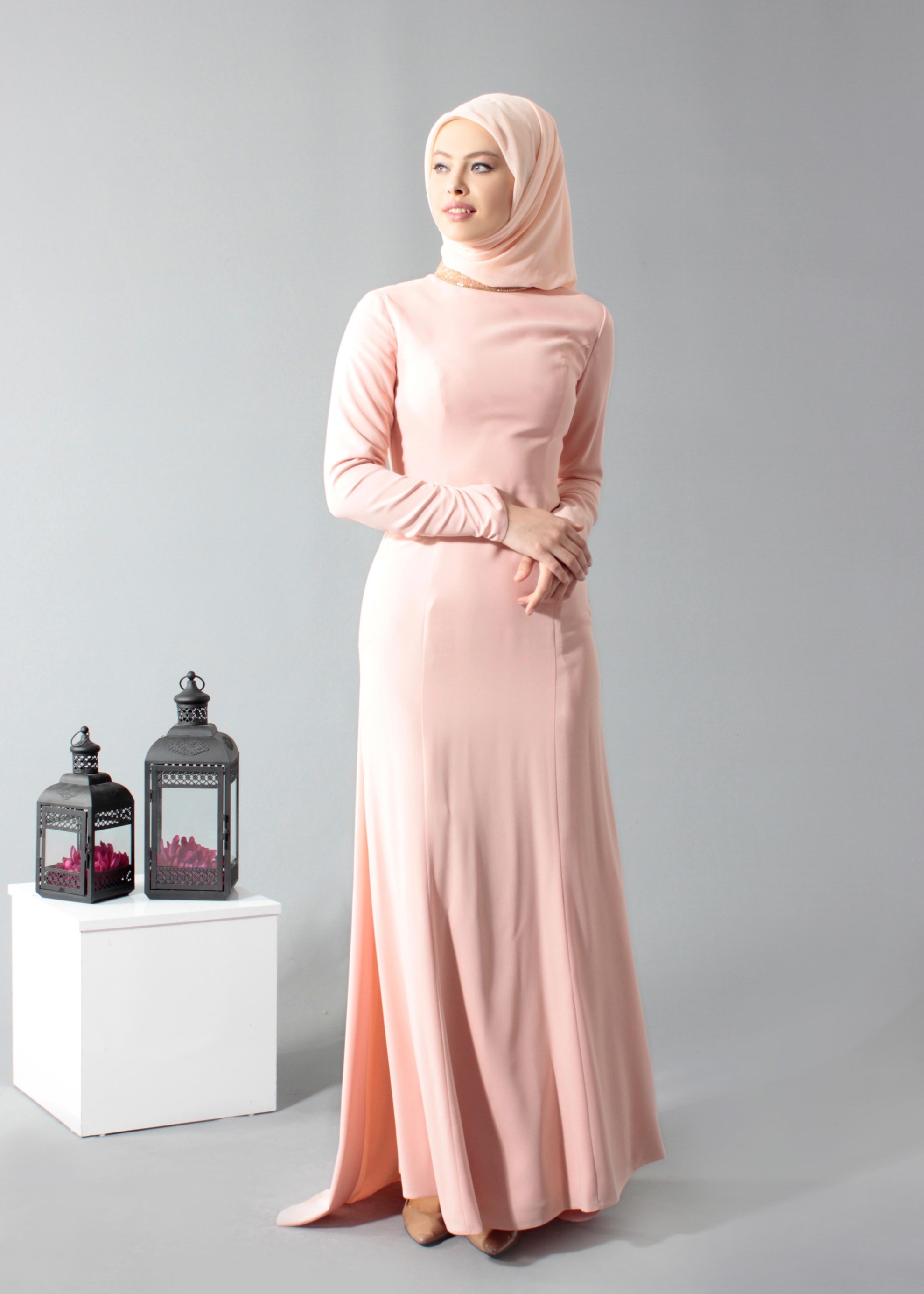 Tesettür giyim PUDRA YAKASI TAŞ İŞLEMELİ ABİYE ELBİSE 5182