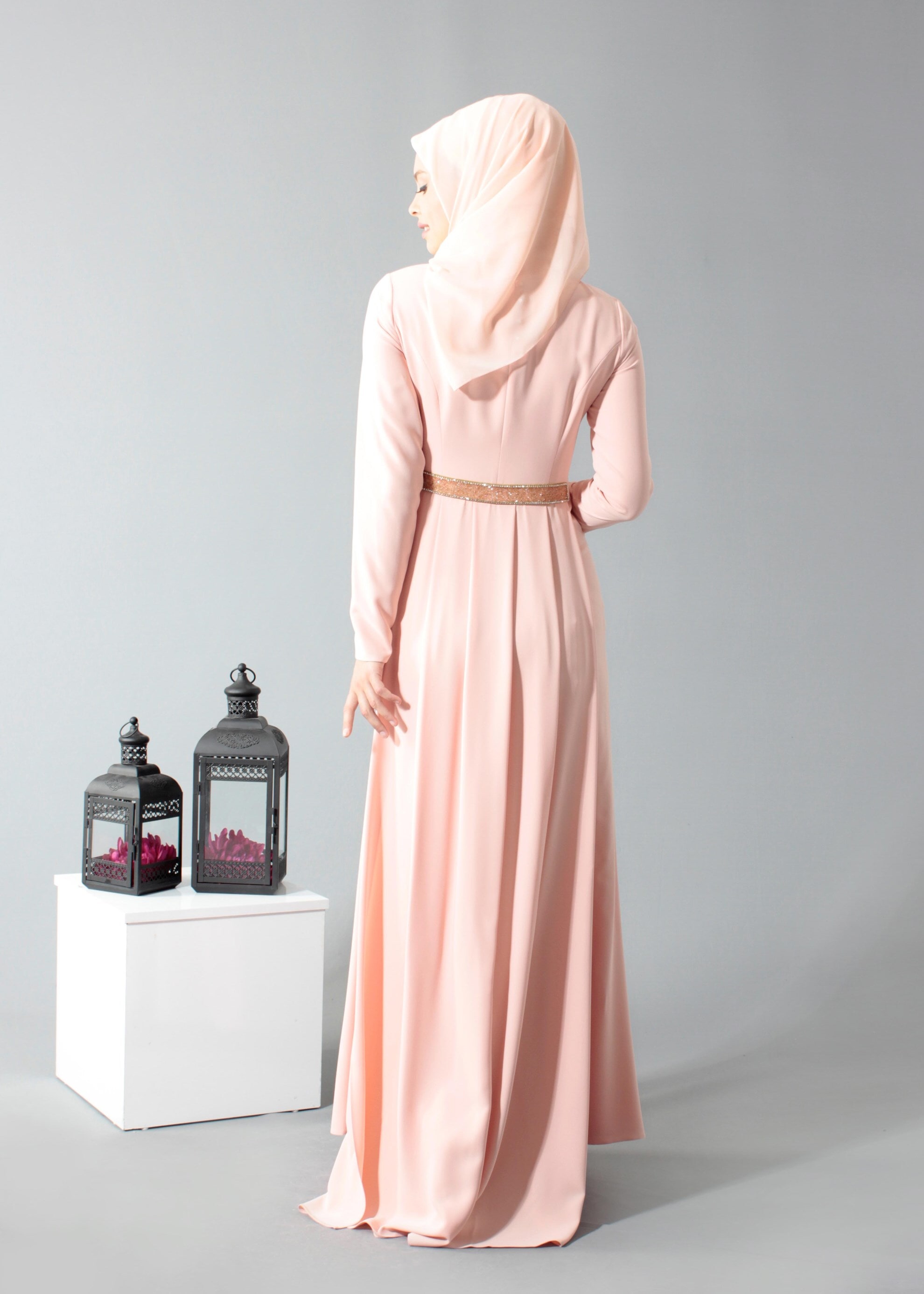 Tesettür giyim PUDRA YAKASI TAŞ İŞLEMELİ ABİYE ELBİSE 5182