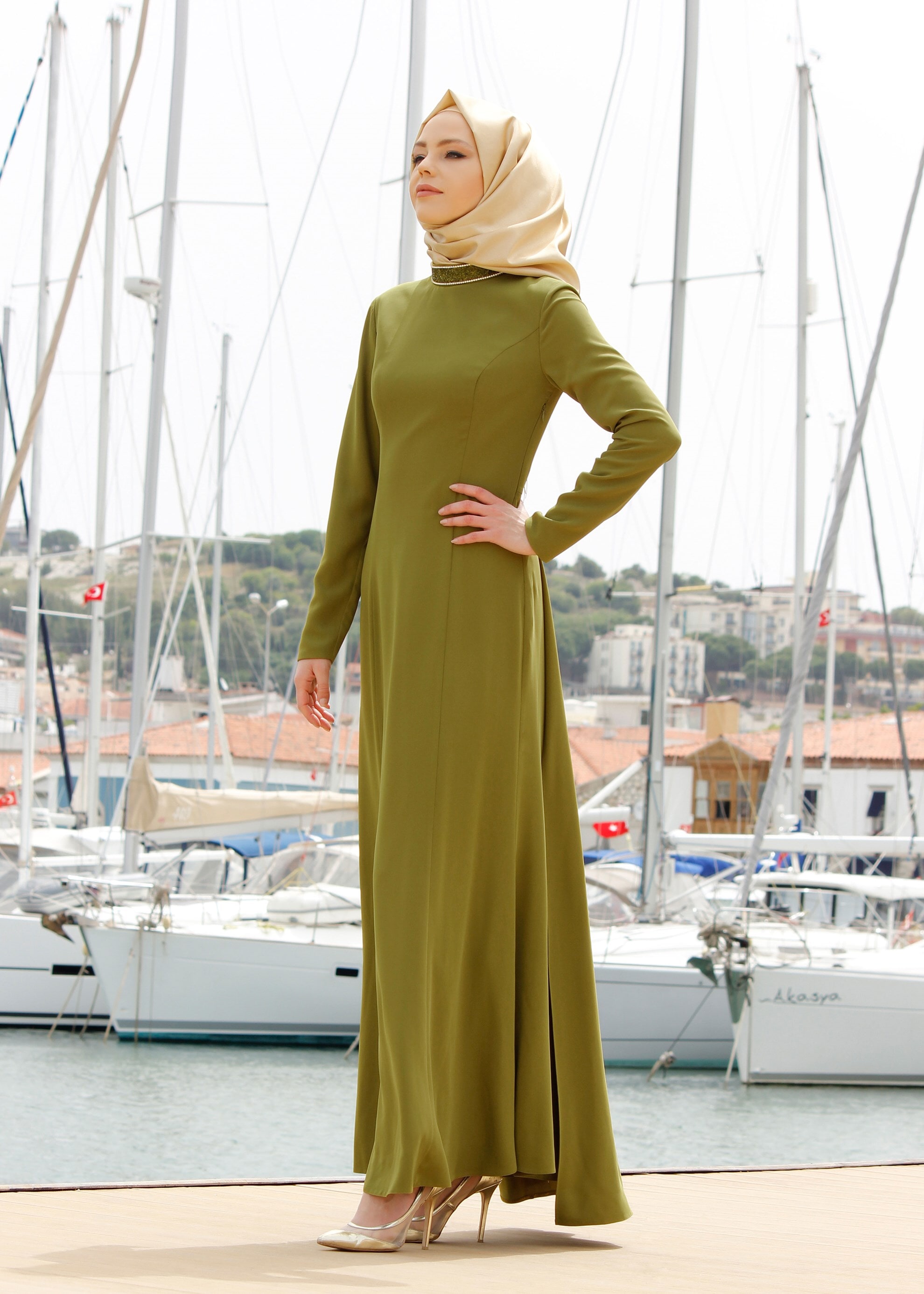Tesettür giyim YEŞİL YAKASI TAŞ İŞLEMELİ ABİYE ELBİSE 5182