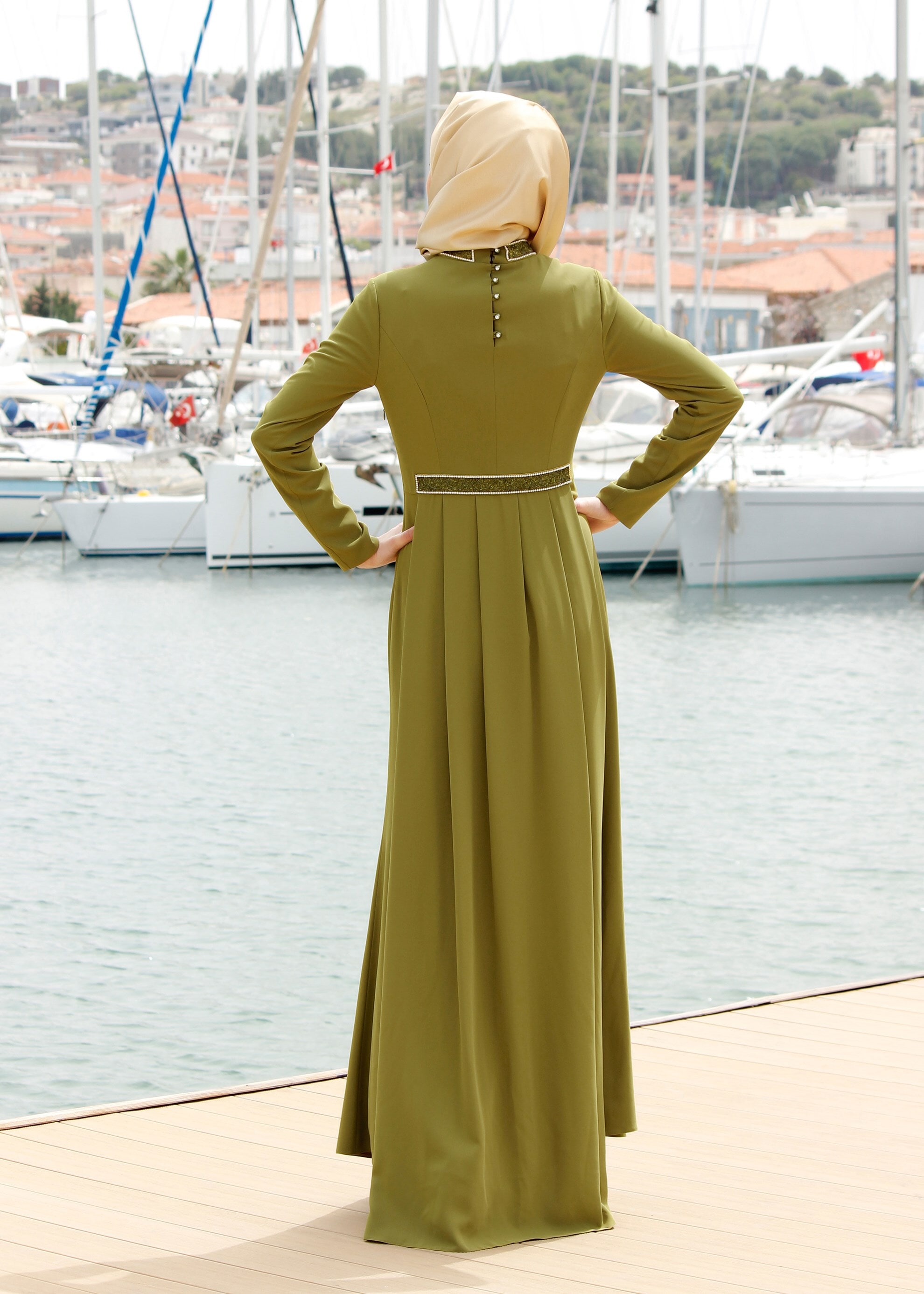 Tesettür giyim YEŞİL YAKASI TAŞ İŞLEMELİ ABİYE ELBİSE 5182