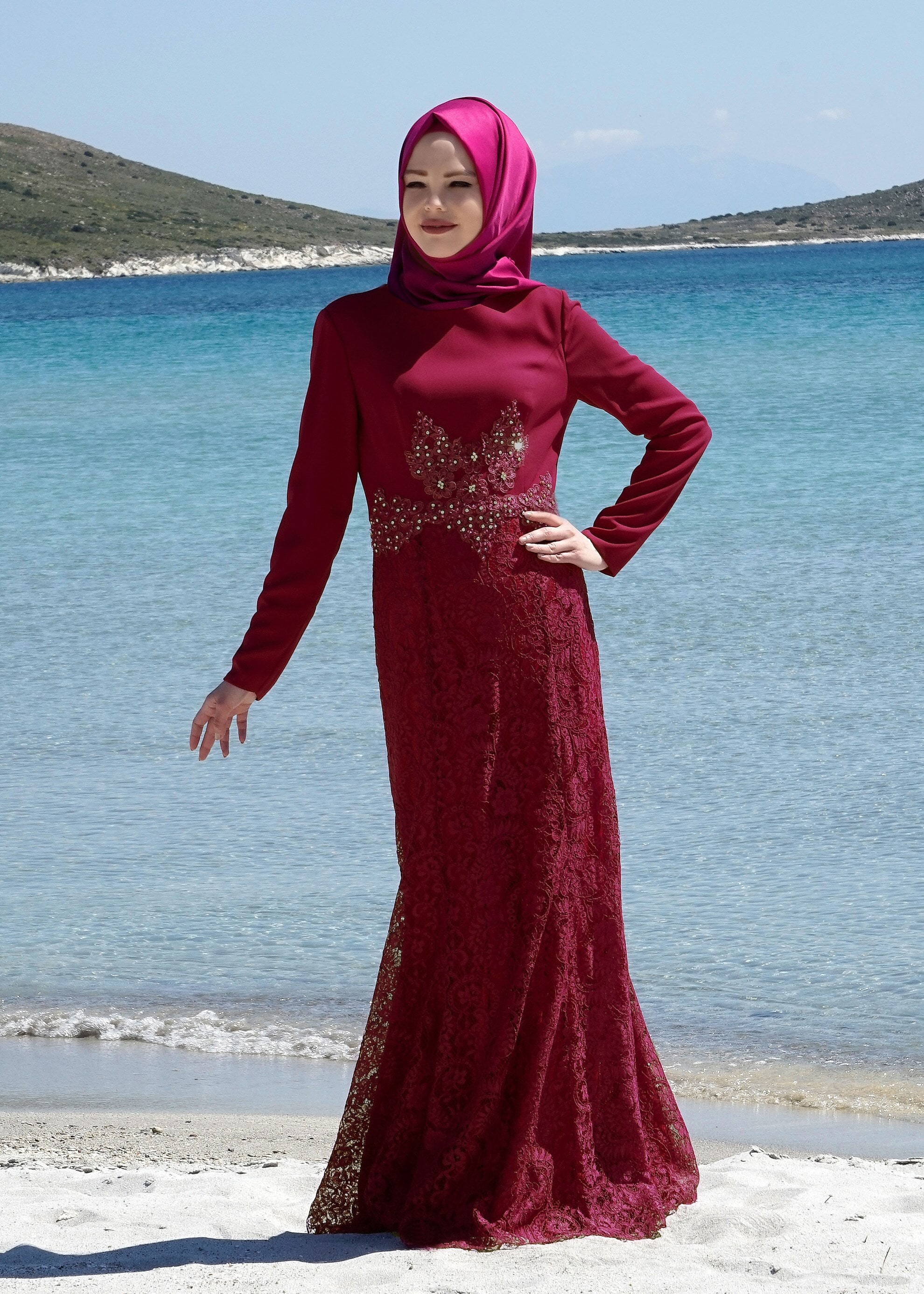 Tesettür giyim BORDO İŞLEMELİ TAŞ DETAYLI KREP ABİYE ELBİSE 5204